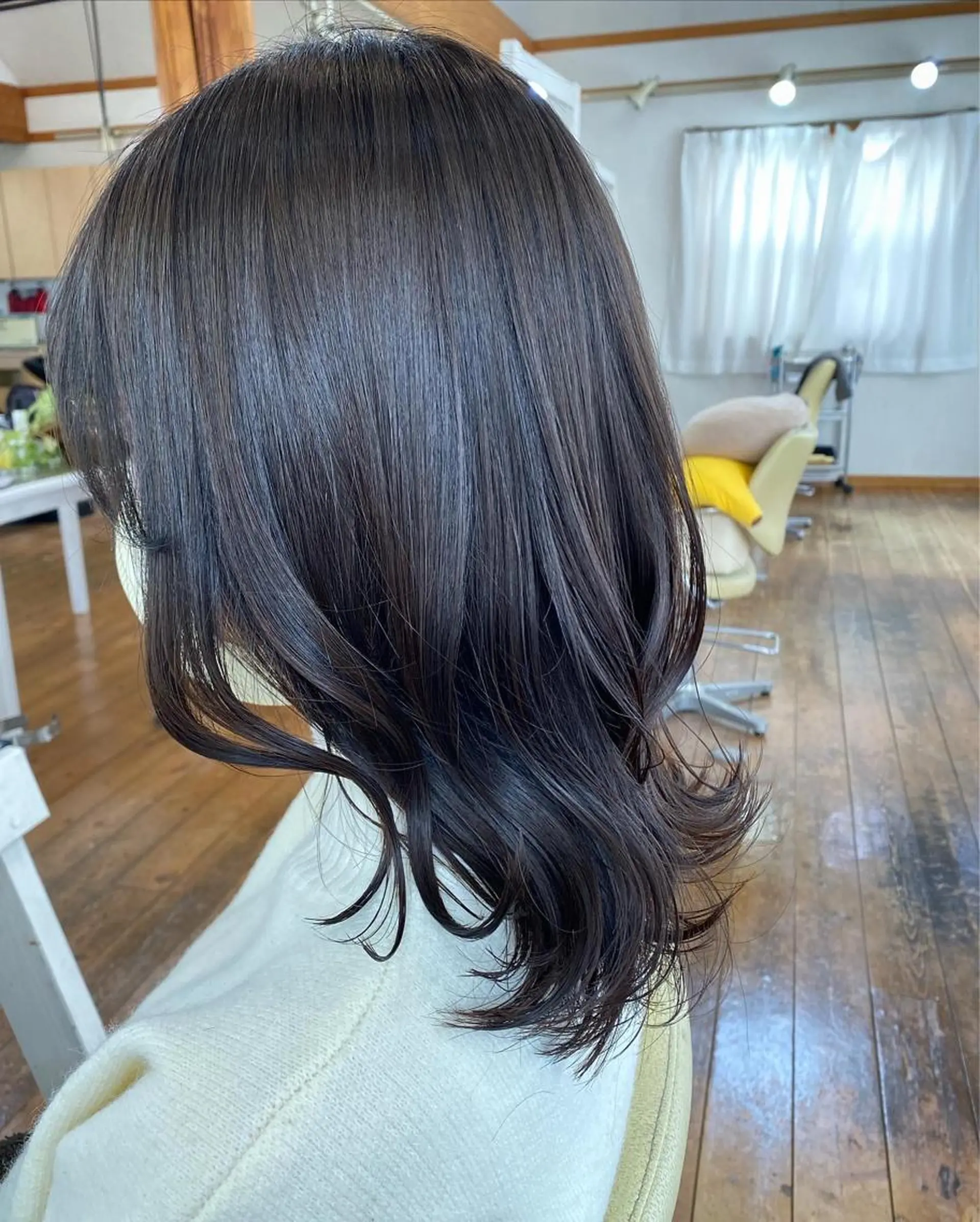 セミロング カラー ブルーカラー ブルージュ カット ヘアカラー トリートメント 荒木 ひろかのヘアスタイル
