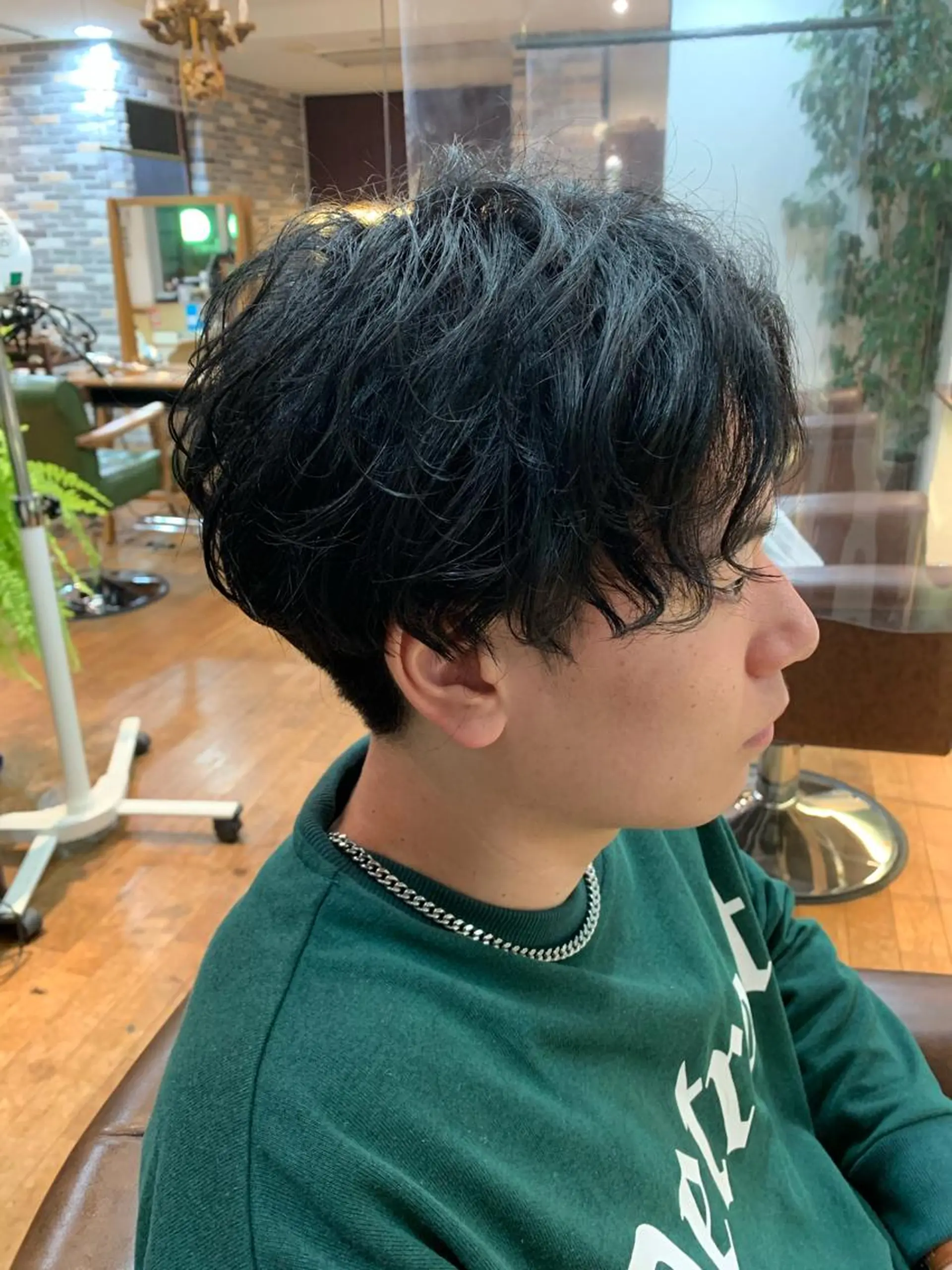 ショート パーマ メンズ センターパート メンズパーマ スパイラルパーマ カット特化美容師 齋藤桐のヘアスタイル