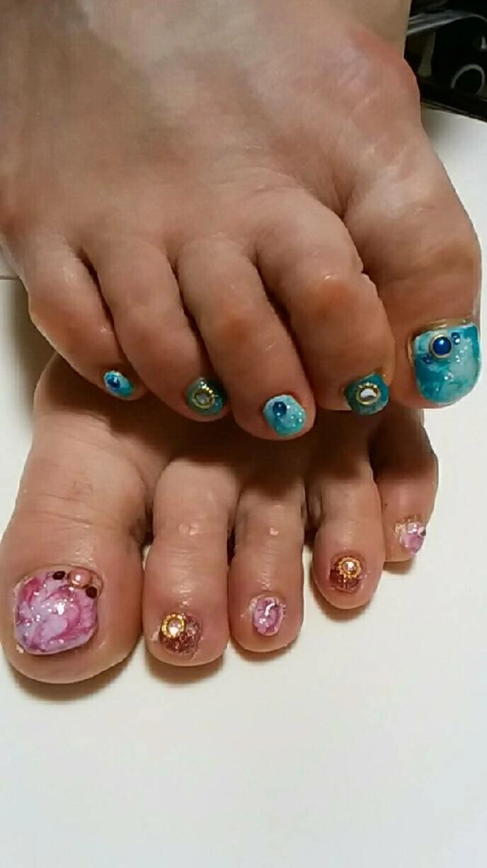 ネイル フットネイル エステとネイル ローズコンフォートのネイルデザイン