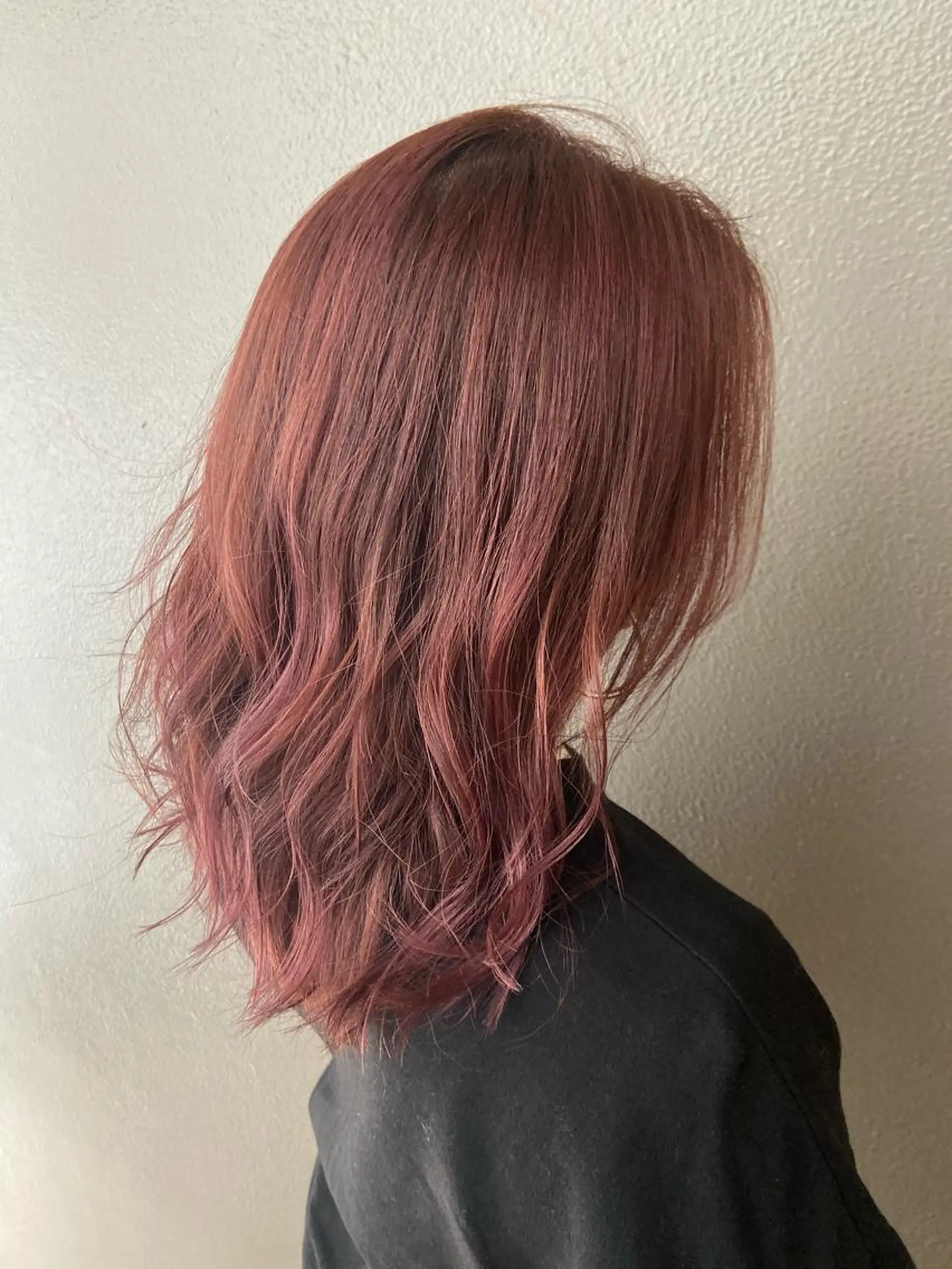 セミロング カラー 小栗 麻衣のヘアスタイル