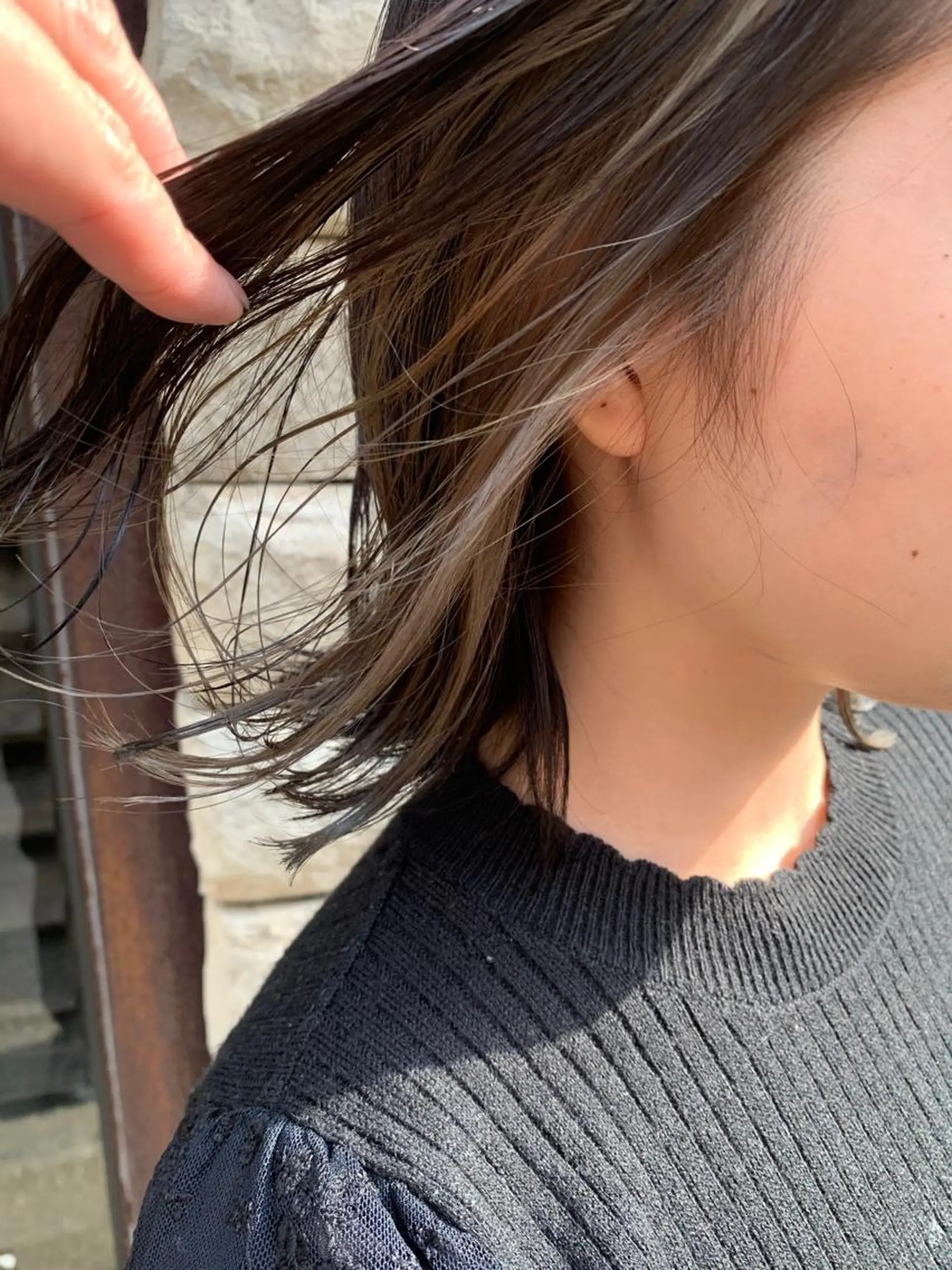 ミディアム カラー イヤリングカラー カット ヘアカラー トリートメント Libre 西野圭一のヘアスタイル