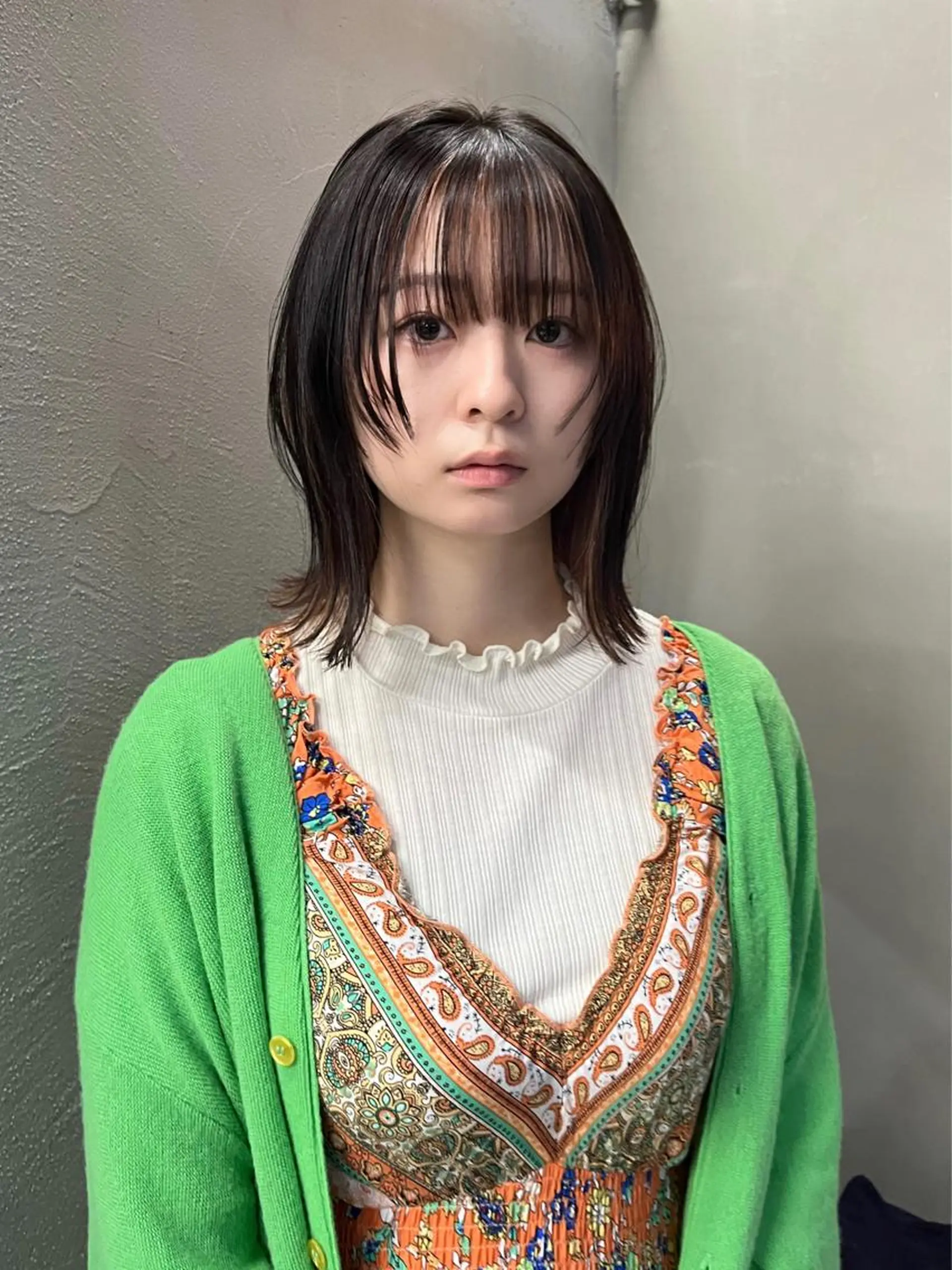 ミディアム イツク ⚡️ ルーツ/ハイトーンのヘアスタイル
