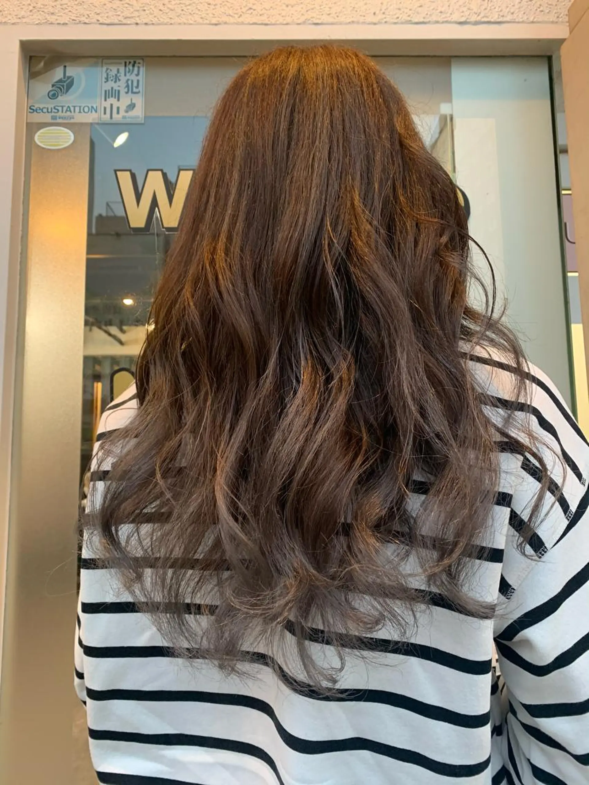 ロング カラー パーマ ヘアアレンジ メンズ キッズ ネイル マツエク・マツパ アイブロウ メンズハイライト ハイライトカラー シルバー ハイライト シルバー 🤍韓国風レイヤー/ 艶髪🤍鳥越美羽のヘアスタイル