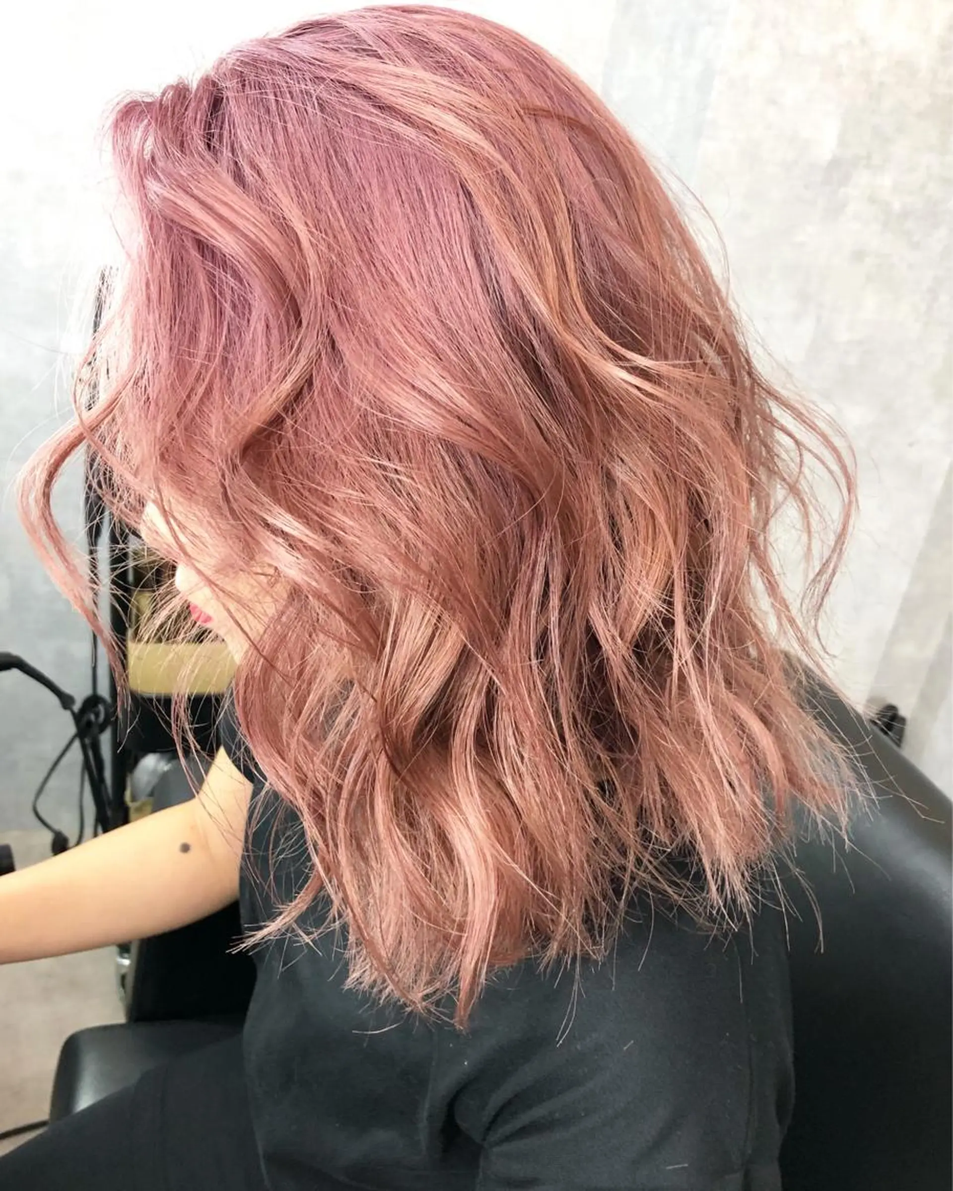 ミディアム カラー ベージュカラー ピンクカラー ピンクベージュ レイヤーカット BLend 渋谷のヘアスタイル