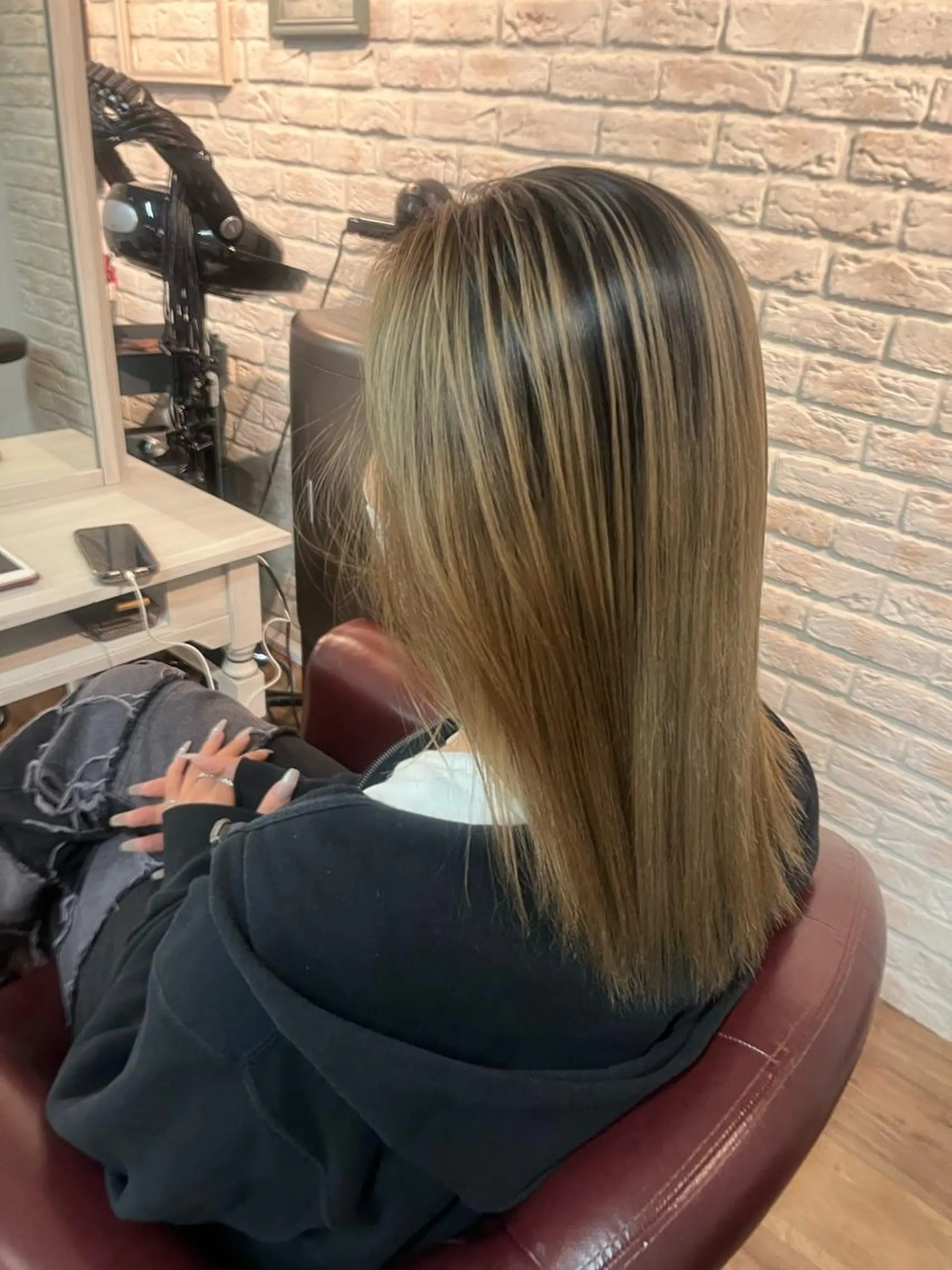 セミロング レイヤーカット/ ハイトーン/ミノリのヘアスタイル