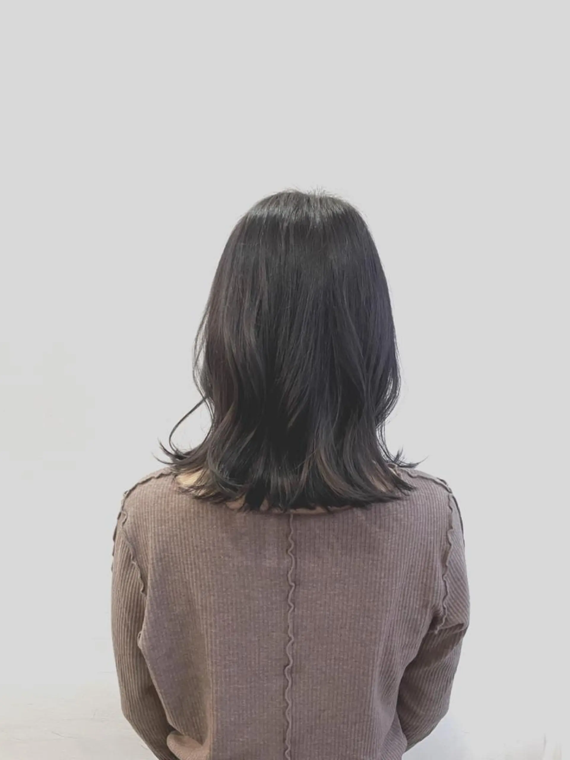 カラー 井上 葉月のヘアスタイル