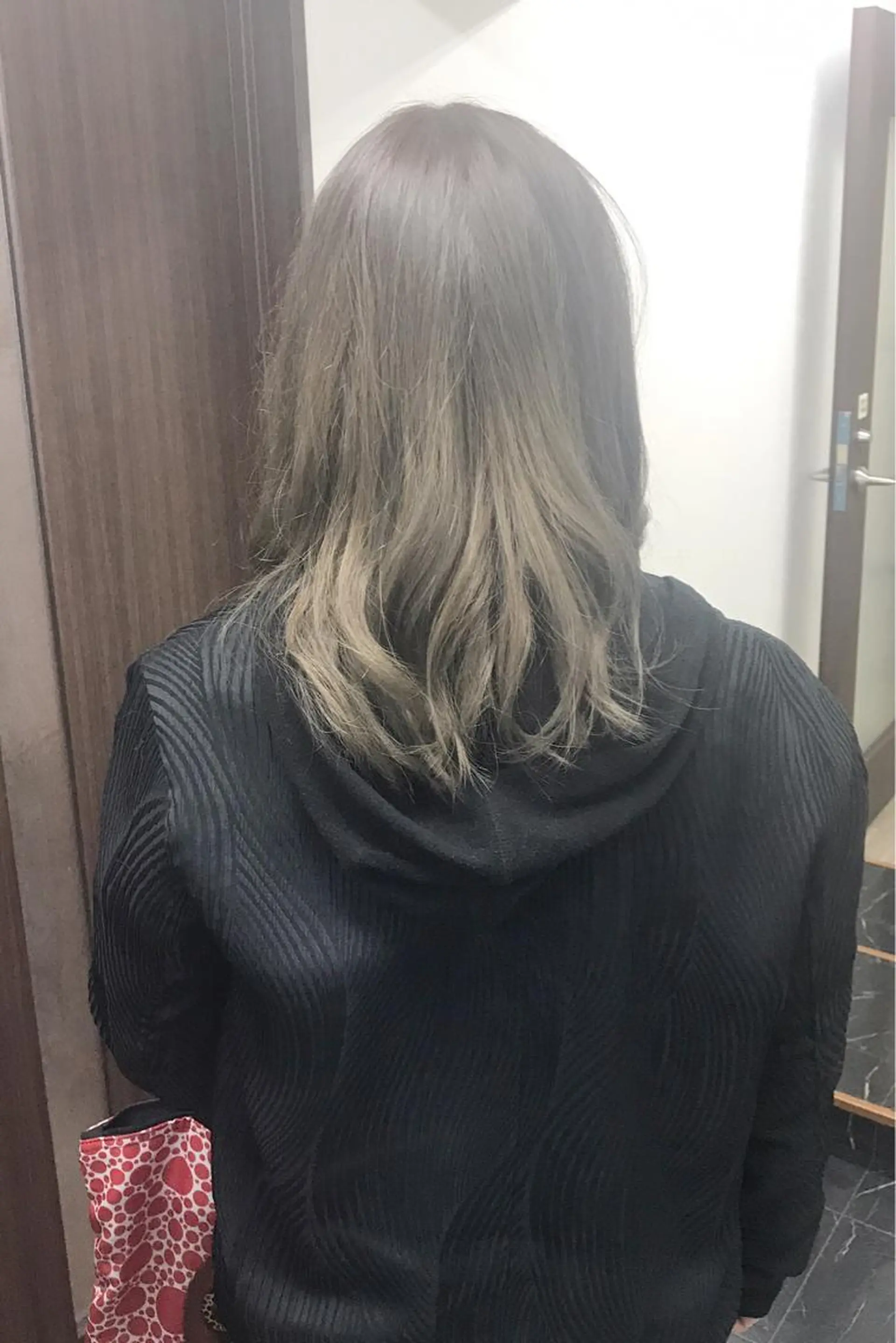 ミディアム カラー ヤナ マネージャーのヘアスタイル