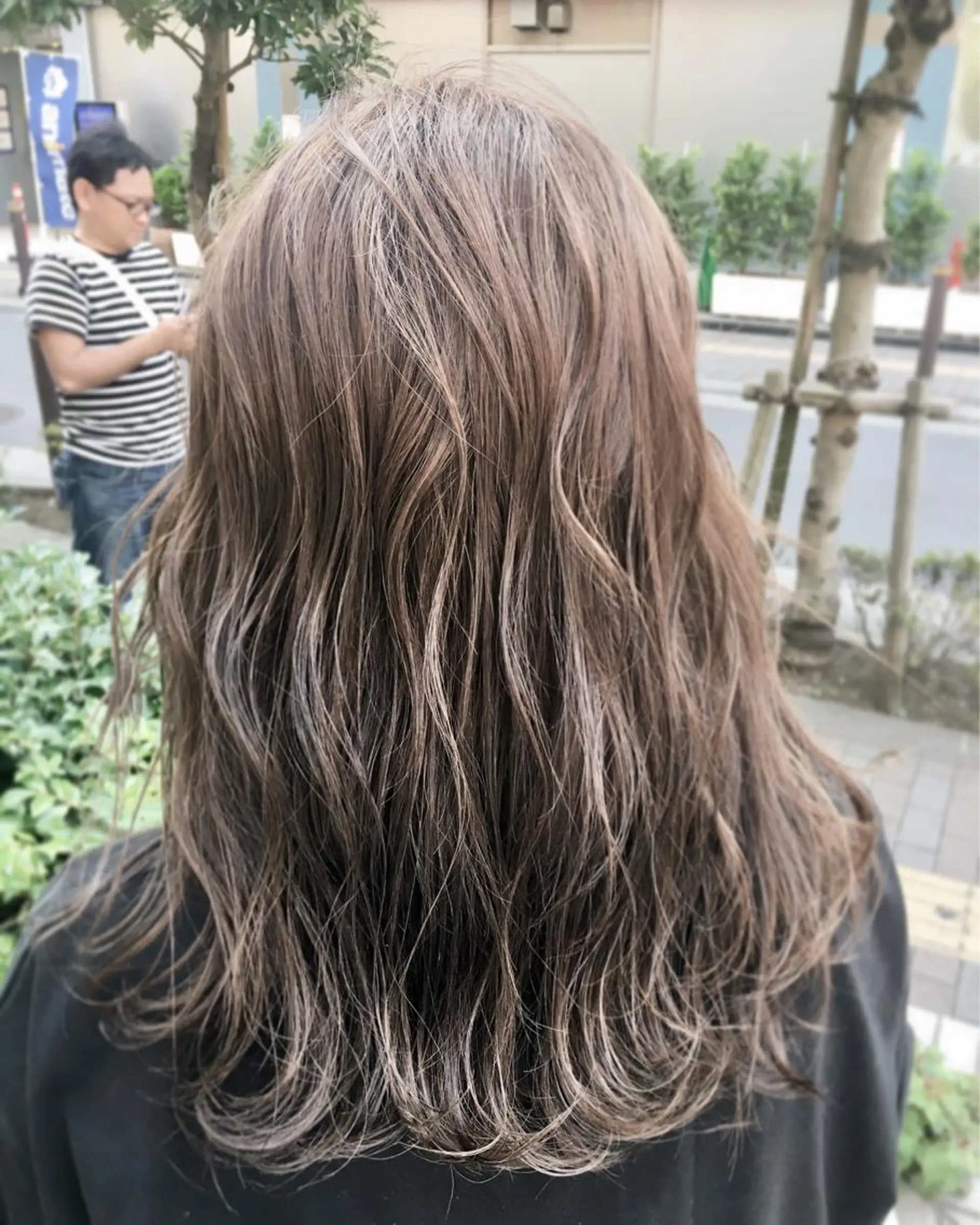セミロング カラー グレージュ ハイライトカラー ハイライト カット ヘアカラー ブリーチ/バレイヤ ージュ川端裕司のヘアスタイル