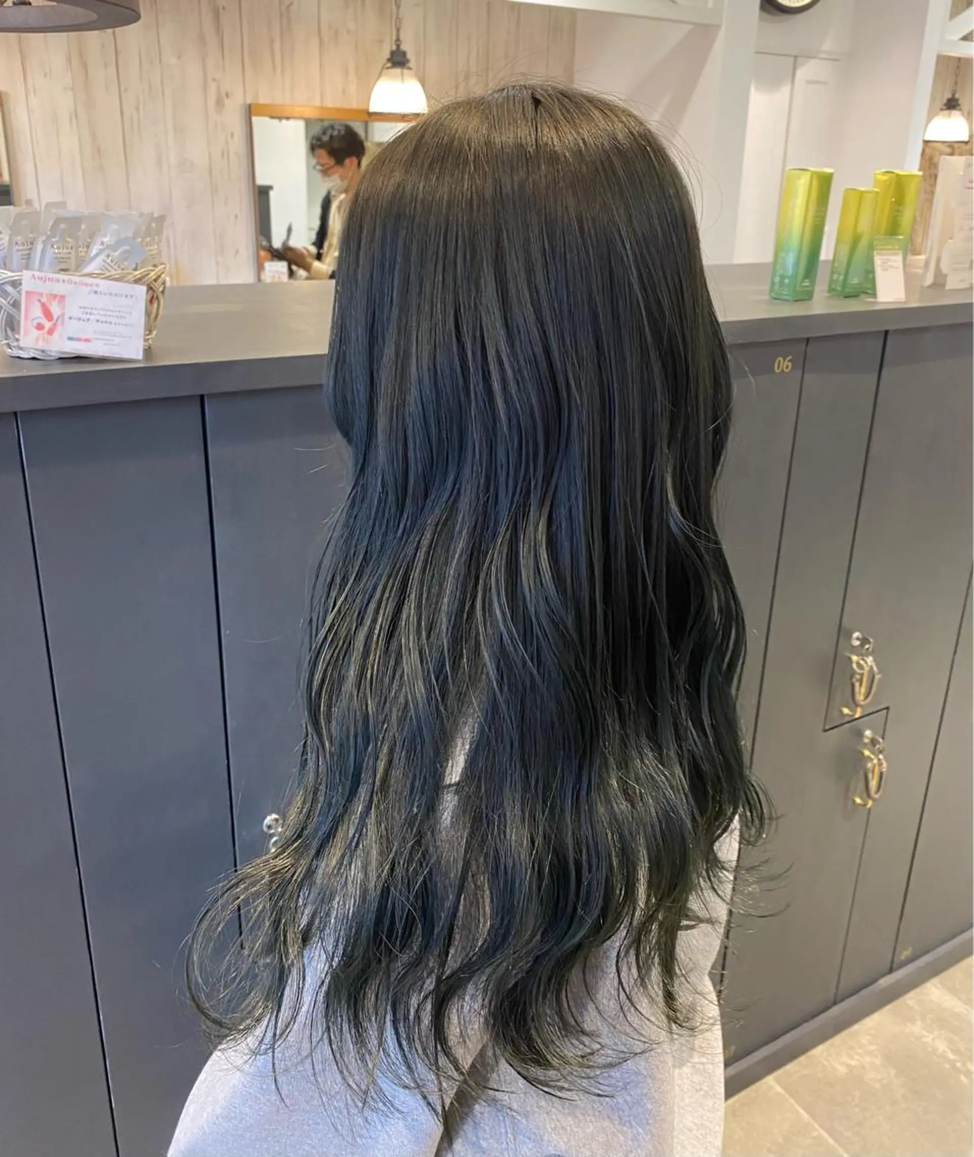 ロング カラー ブルーカラー ブルージュ 柴田 枝利子のヘアスタイル