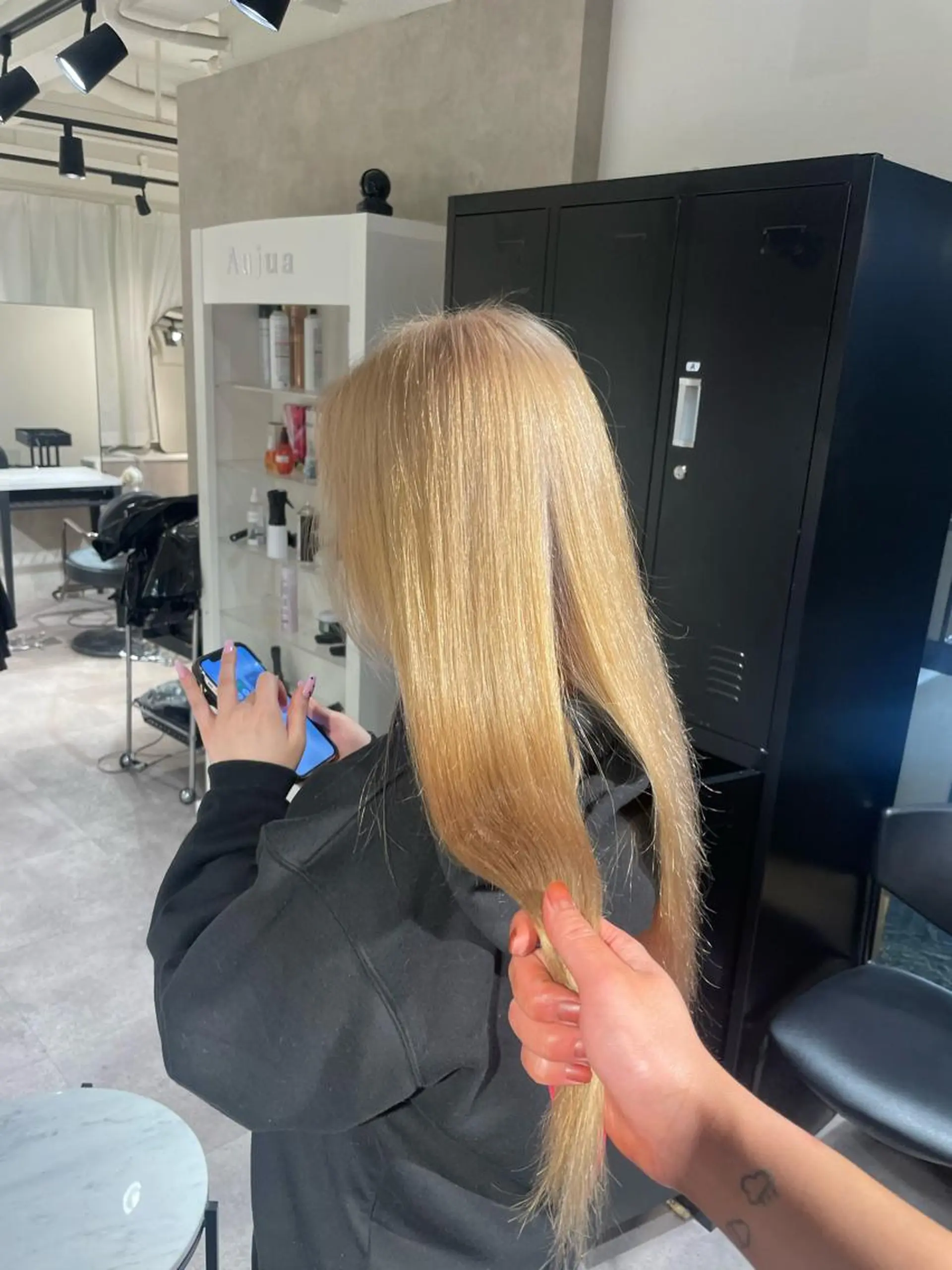 ロング カット ヘアカラー 🇰🇷ハイトーン× 韓国レイヤー레이어드のヘアスタイル