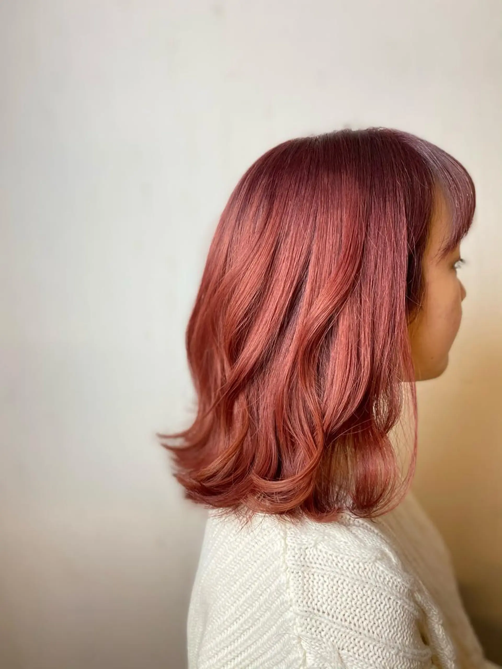 ミディアム カラー ハラ ルイスのヘアスタイル