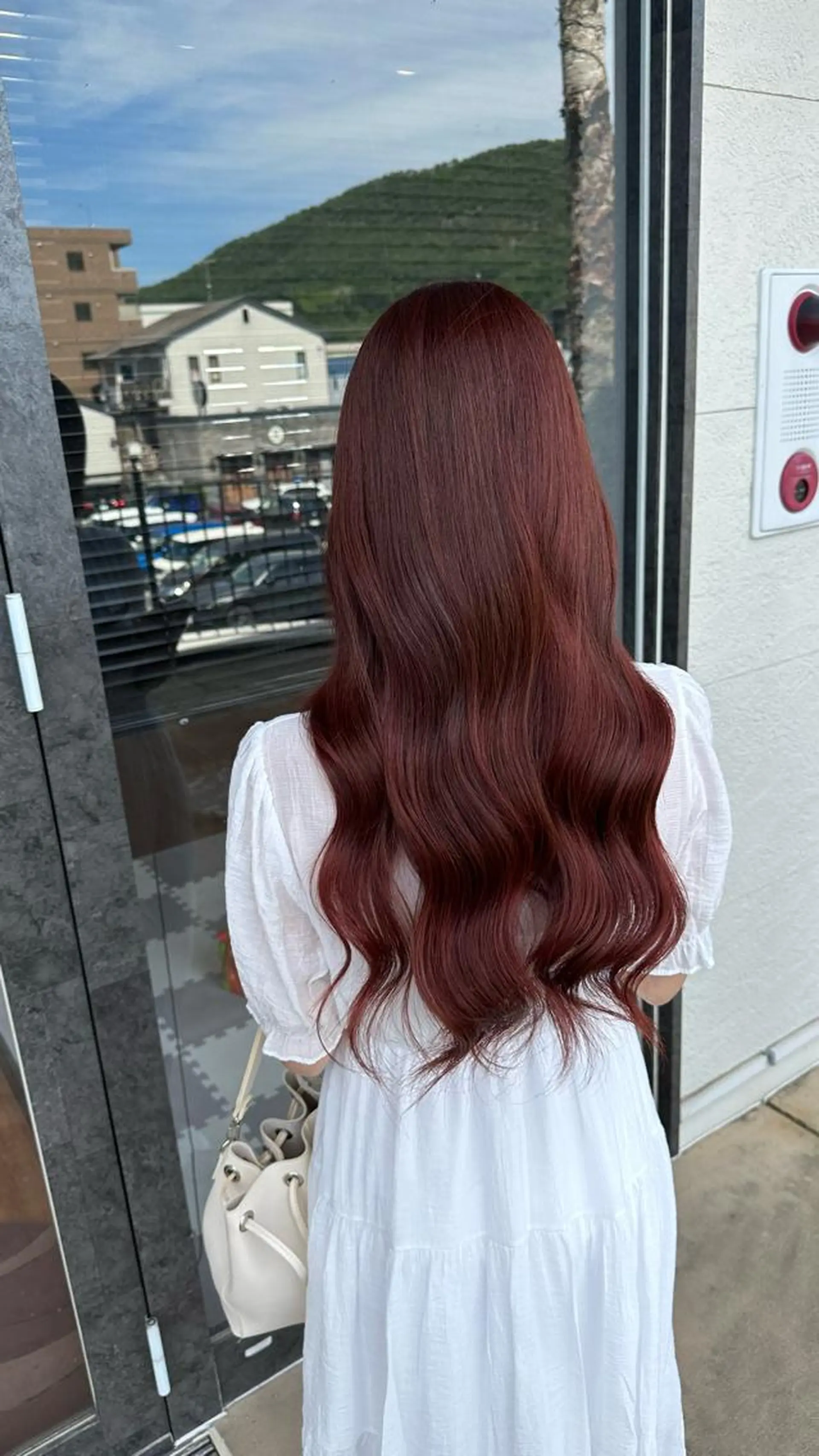 ロング カラー カシス レッドカラー ヘアカラー トリートメント 鵜飼 真伍のヘアスタイル