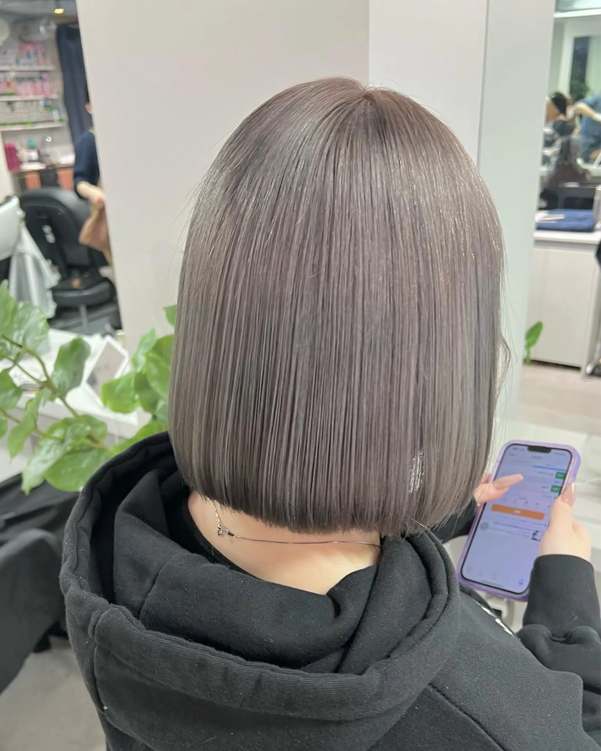 ショート カラー ブリーチ グレージュ sio.nail&eyebrow salon shimokitazawa2号店所属・nailist mana𖤐´-のネイルデザイン