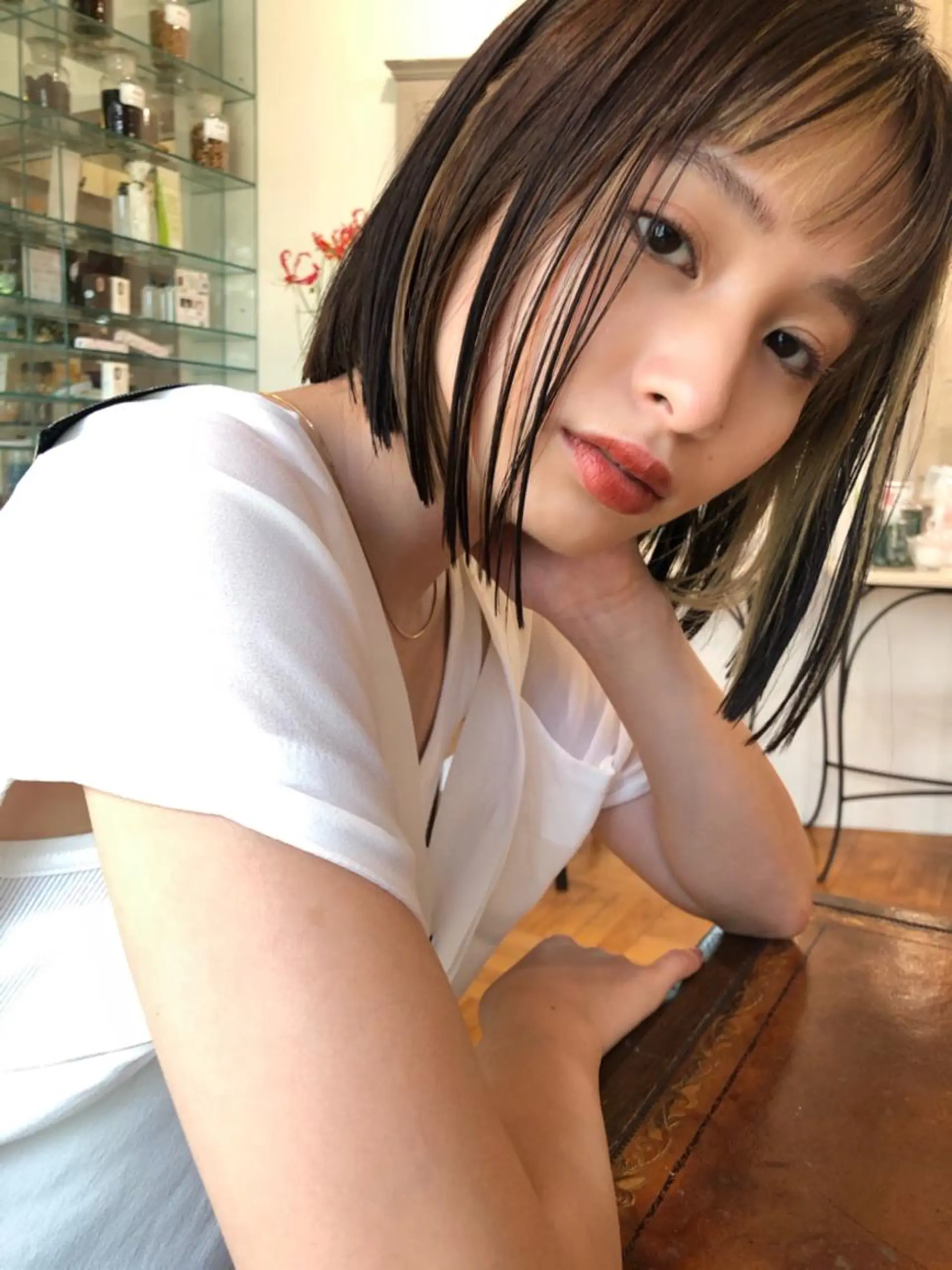 ショート カラー イヤリングカラー 似合わせカット 小顔カット 結べるレイヤーボブ くびれLady表参道のヘアスタイル