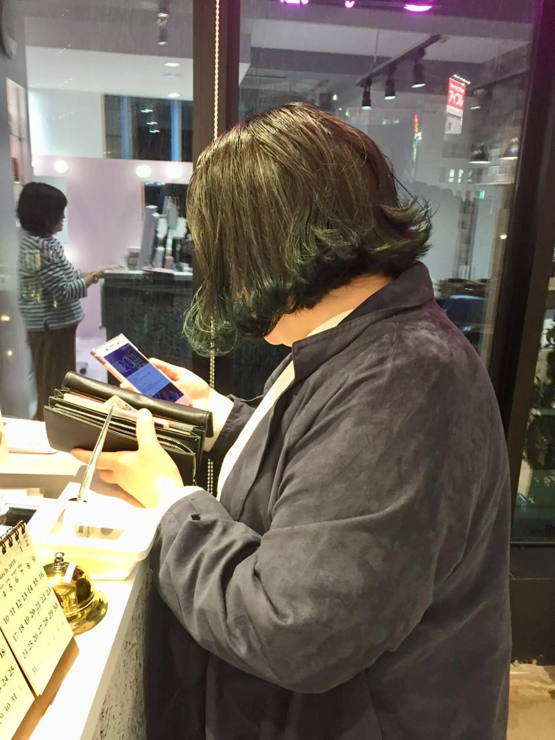 ミディアム カット ヘアカラー トリートメント 所渉/韓国レイヤー /ウルフカットのヘアスタイル