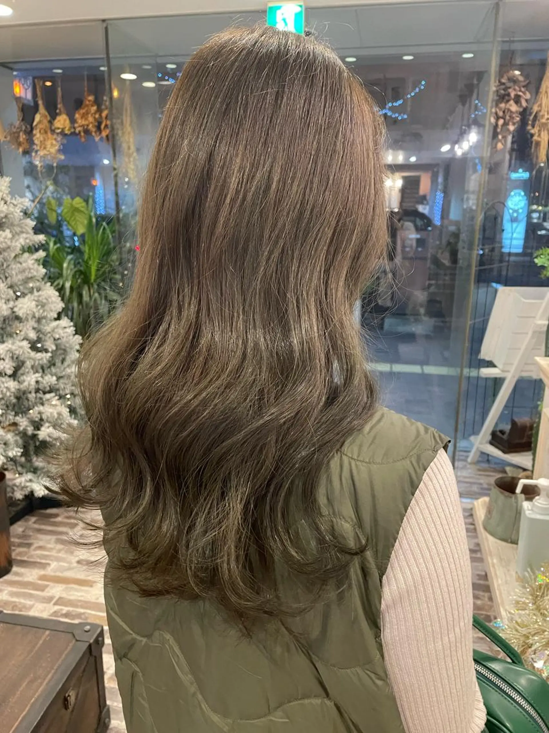 ロング カラー ブリーチ ダブルカラー グレージュ ブリーチなしカラー オリーブグレージュ ヘアカラー トリートメント m ā l o.🌷 サカモトマイコのヘアスタイル