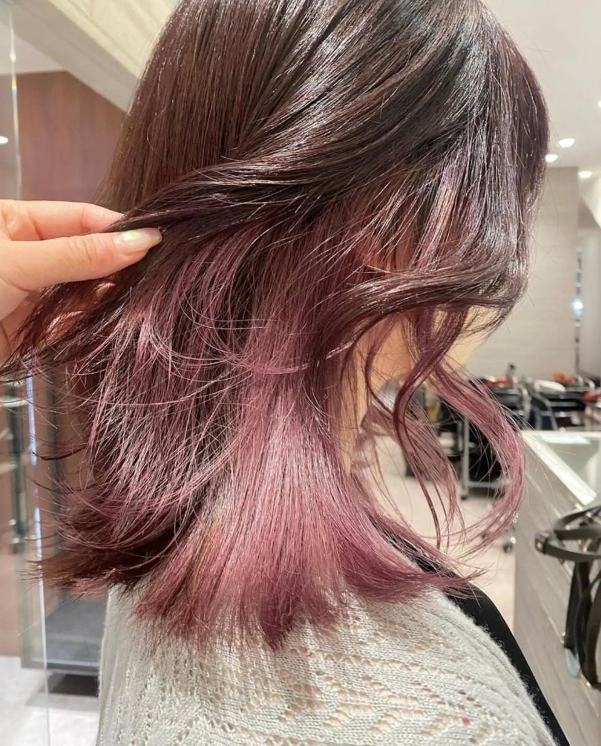 ミディアム カラー ピンクカラー サキ🤍ハイトーン 🩰くびれ巻きヘアのヘアスタイル