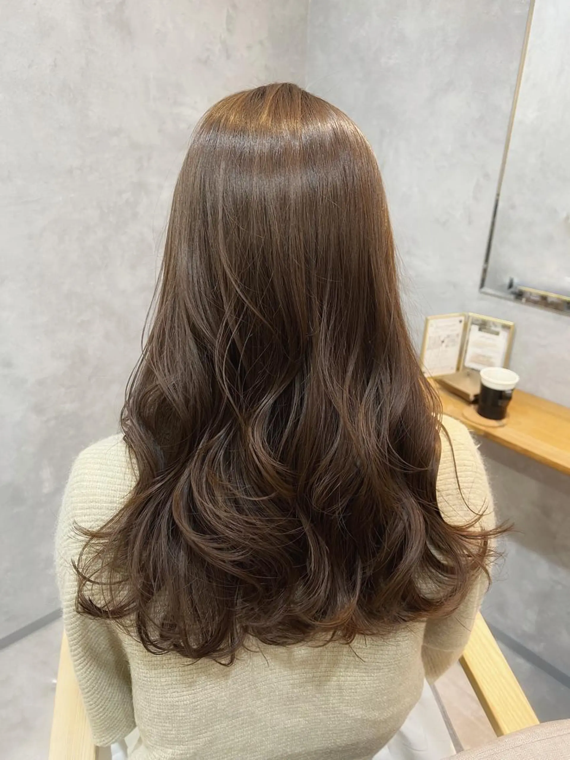 ロング カラー フォギーグレージュ グレージュ 中村 ひなたのヘアスタイル