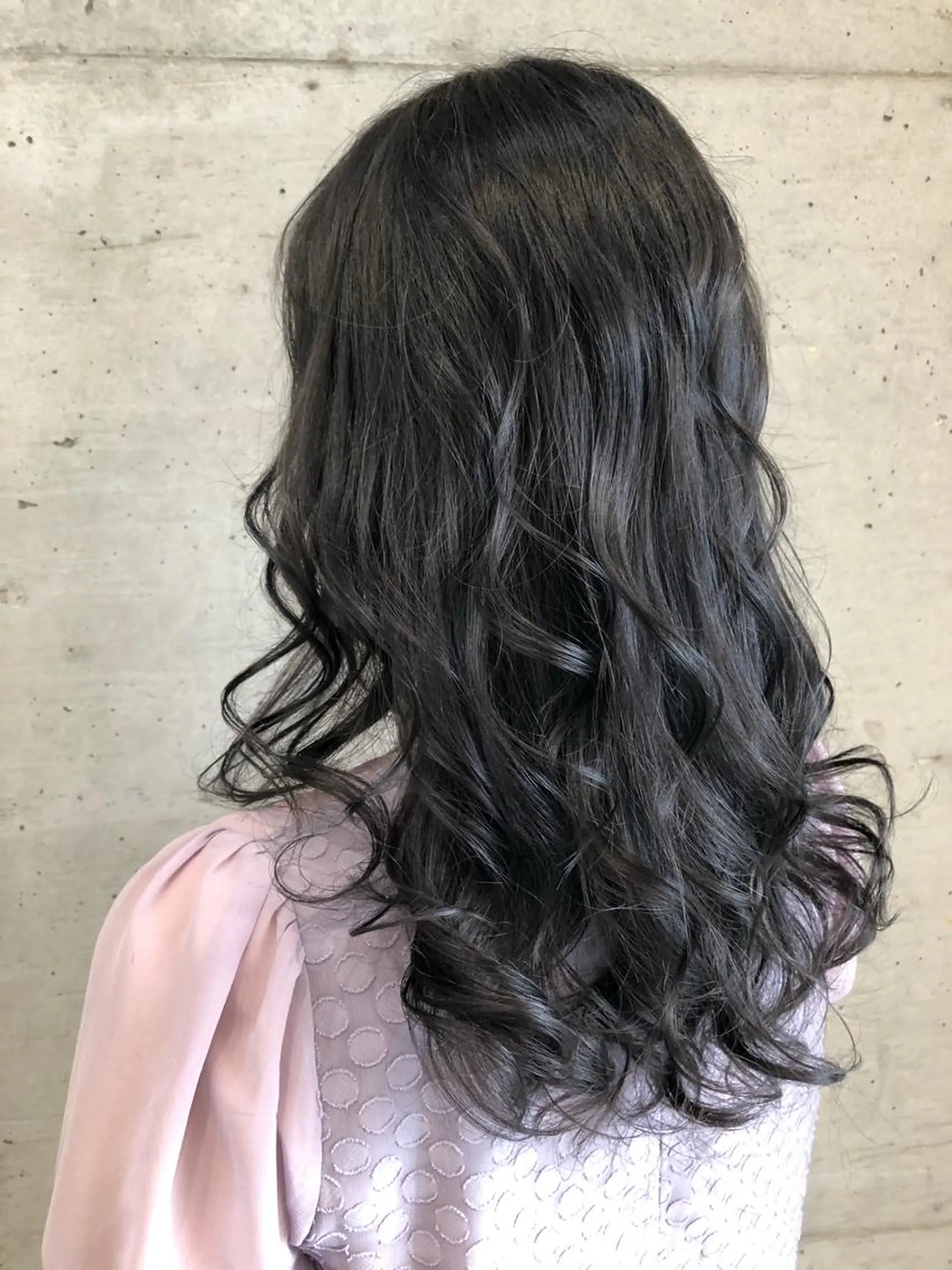 ロング カラー アッシュ アッシュグレー アッシュグレージュ グレージュ 大栗 佑也  髪質改善のヘアスタイル