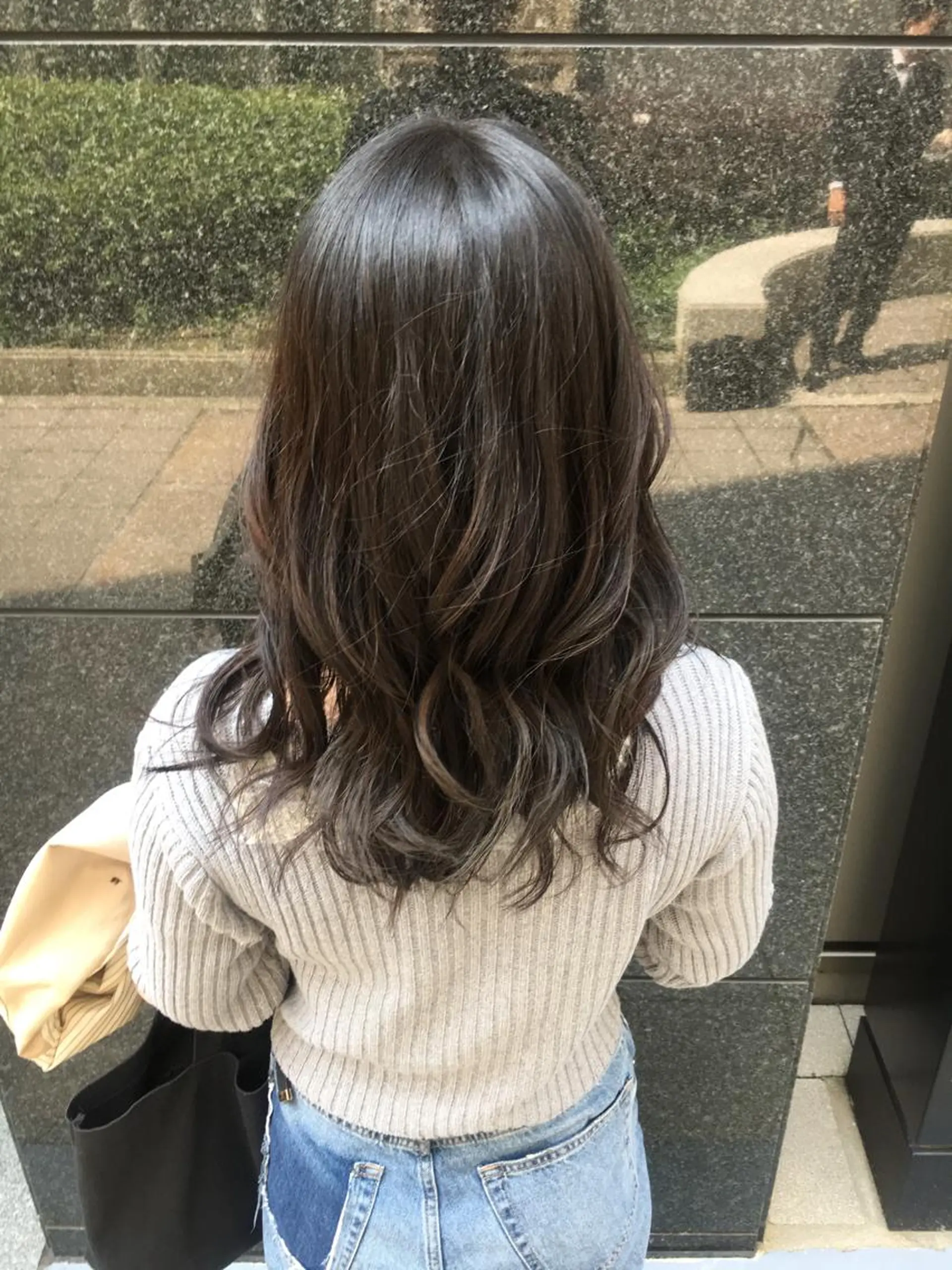 セミロング アッシュ 角床直哉 カラーカットNO 1のヘアスタイル