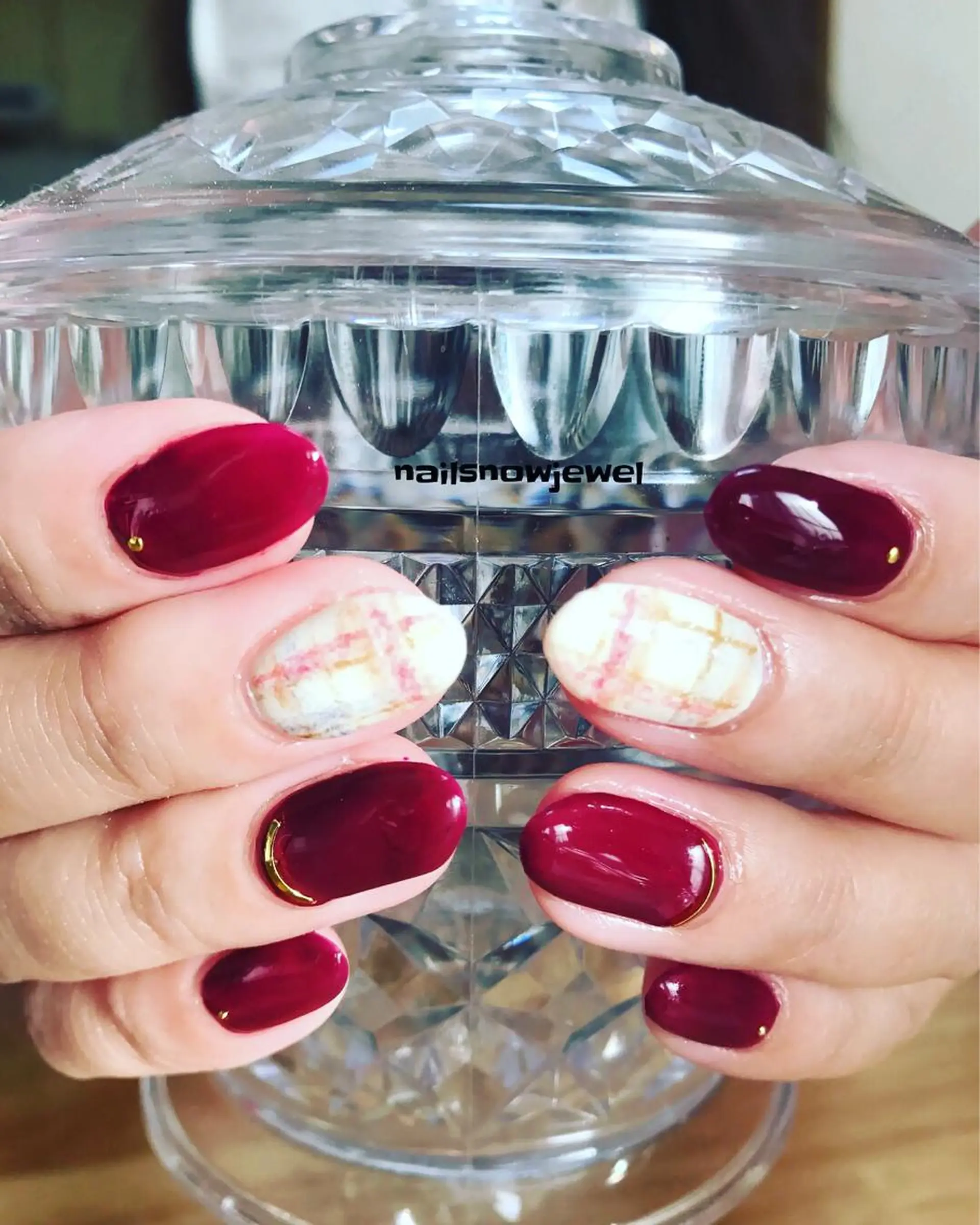 ネイル アートネイル ボルドー nail snowjewelのネイルデザイン