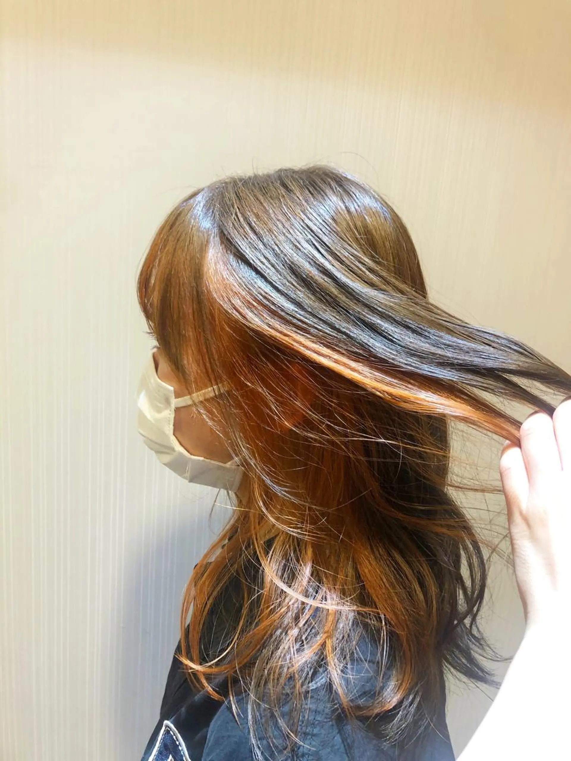 セミロング カラー オレンジ ヘアカラー 新井 友菜のヘアスタイル