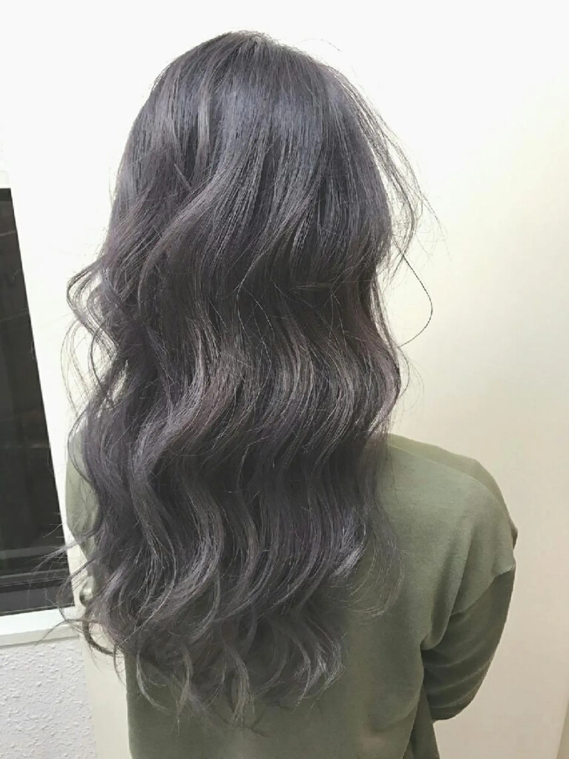 ロング カラー アッシュ ブリーチ パープルカラー パープルアッシュ 100%髪質改善特化 TRUNSのヘアスタイル