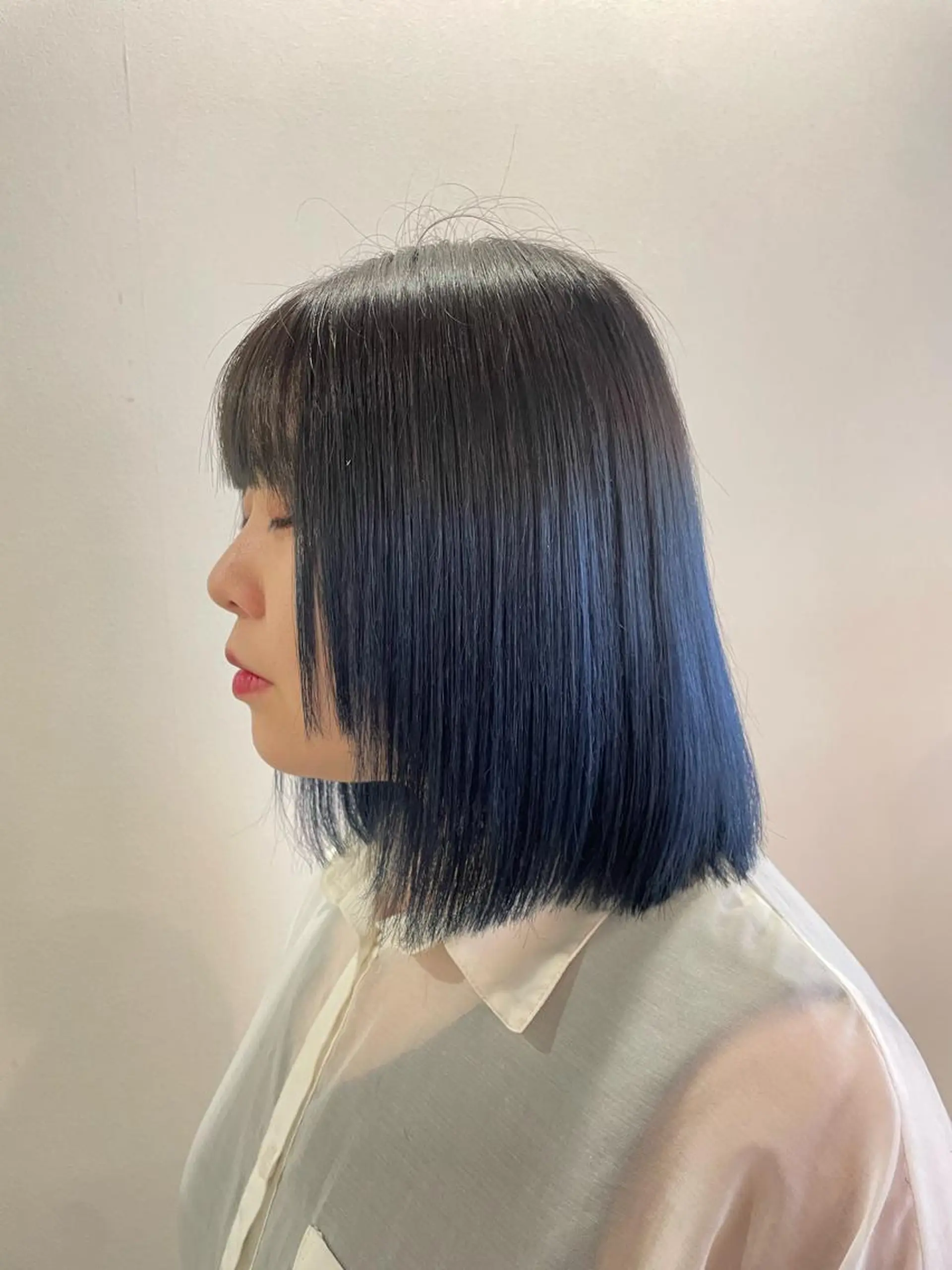 ミディアム カラー ハイトーン/レイヤー 似合わせ・ユキノのヘアスタイル