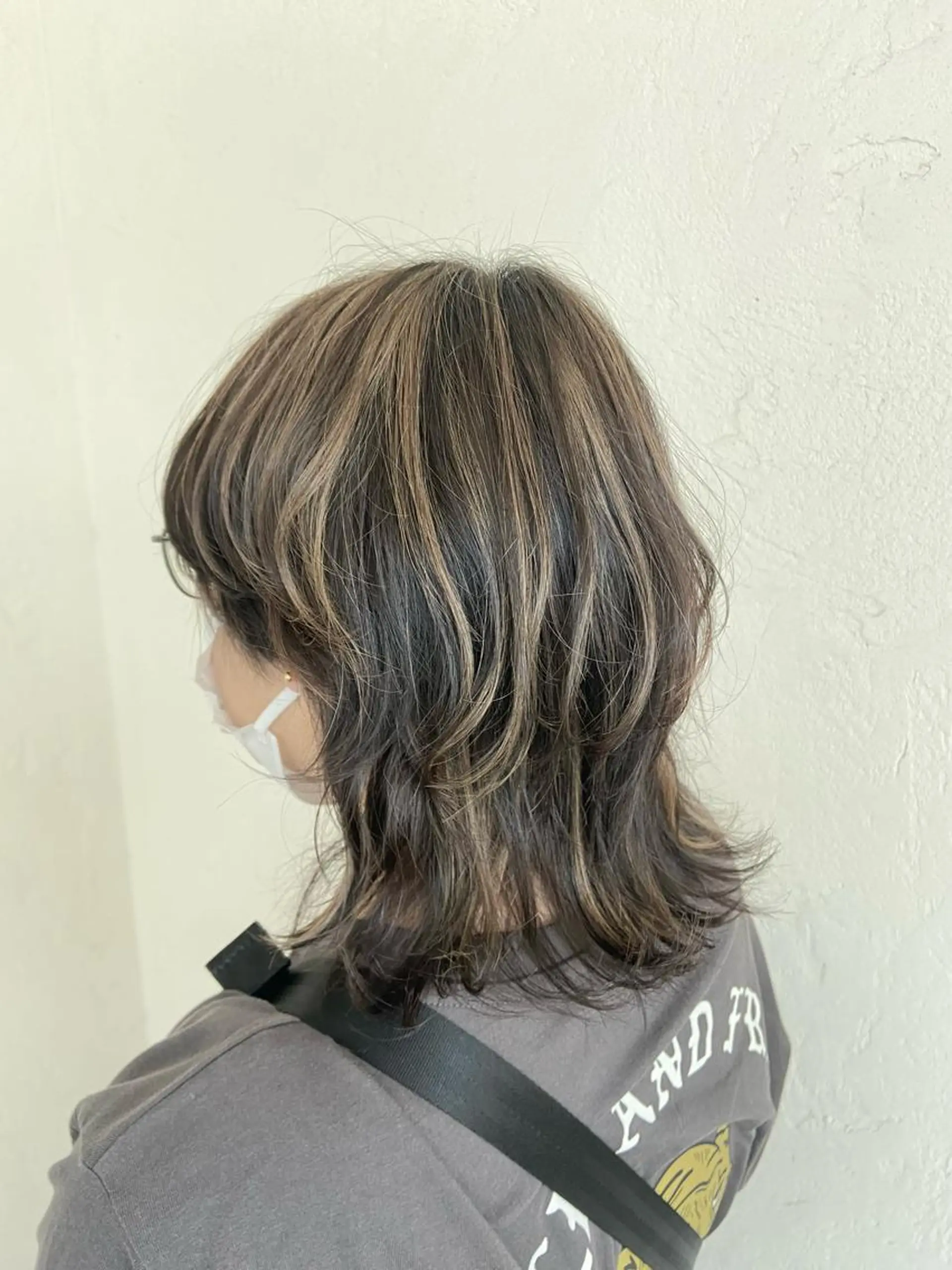 カラー ハイライトカラー ウルフレイヤー 井上 歩美のヘアスタイル