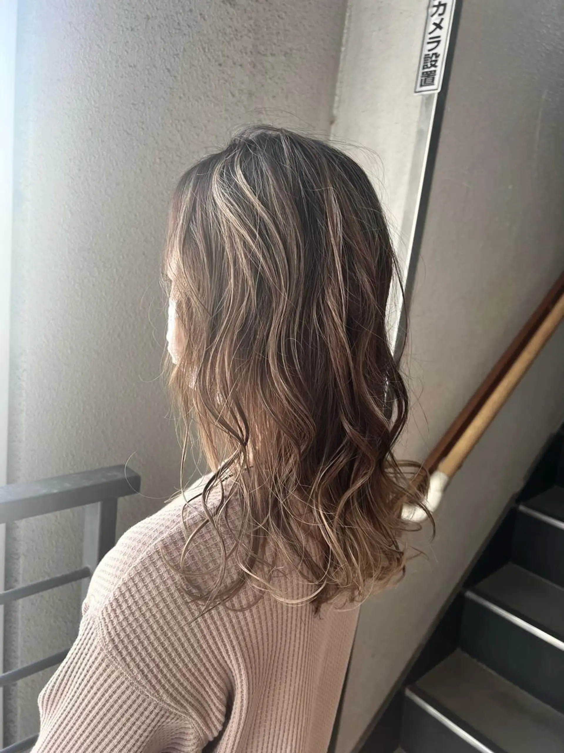 セミロング カラー バレイヤージュ グレージュ ハイライトカラー ハイライト レイヤーカット カット ヘアカラー トリートメント Kazu .Kのヘアスタイル