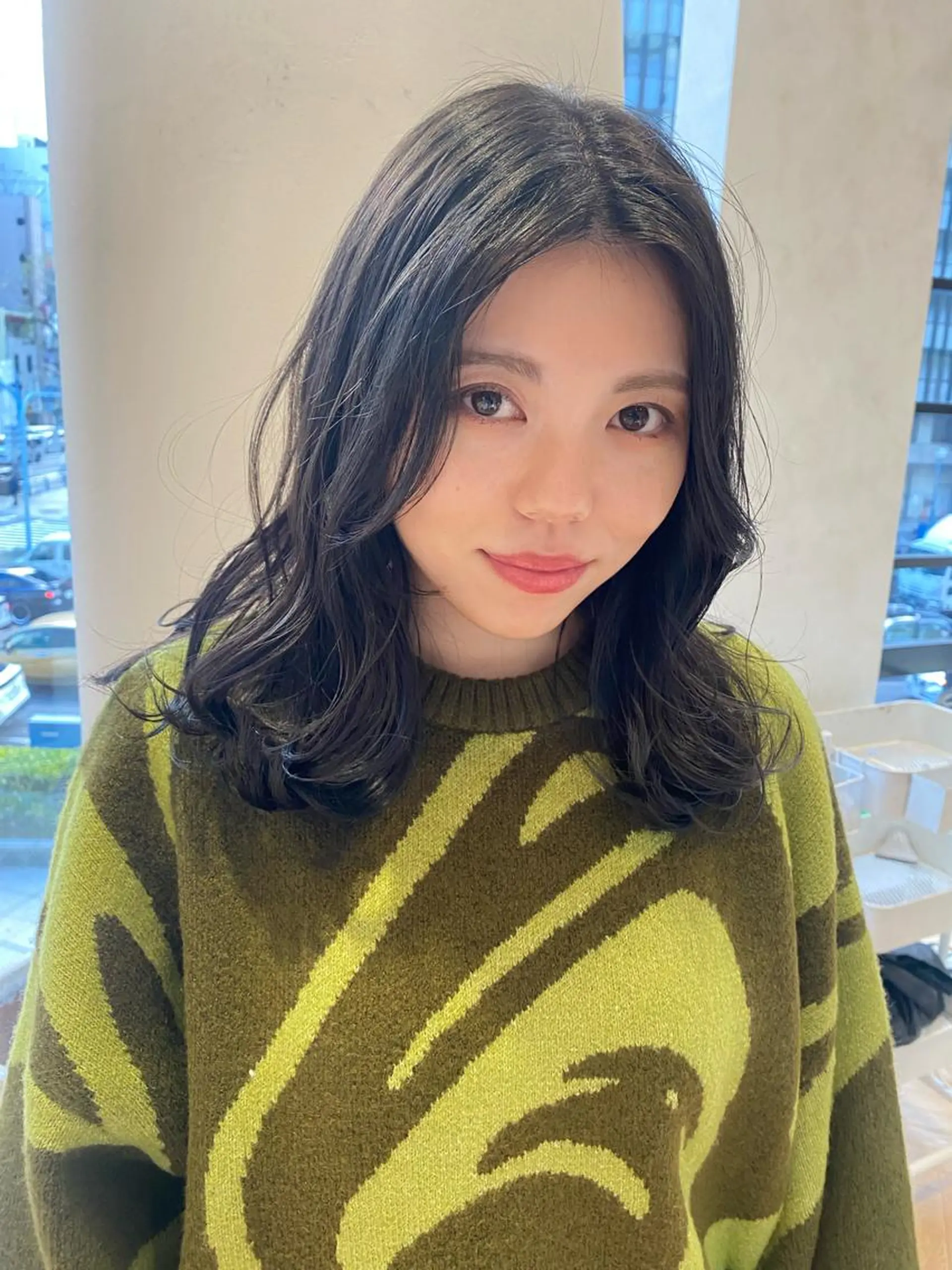 ミディアム カラー オリーブカラー 増井 彩乃のヘアスタイル