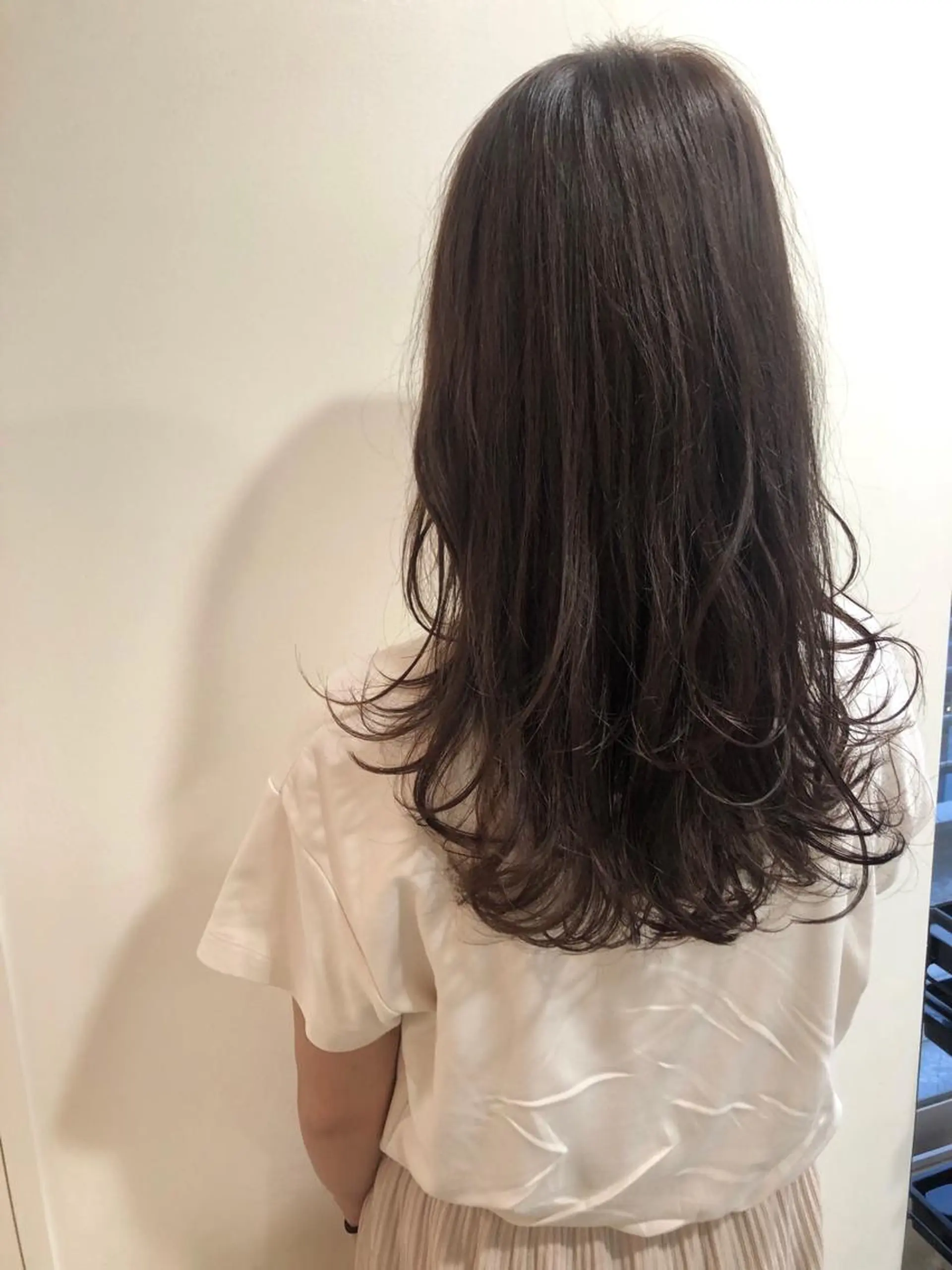 セミロング カラー カット ヘアカラー トリートメント MIOベージュカラー 柔らかいカラーのヘアスタイル