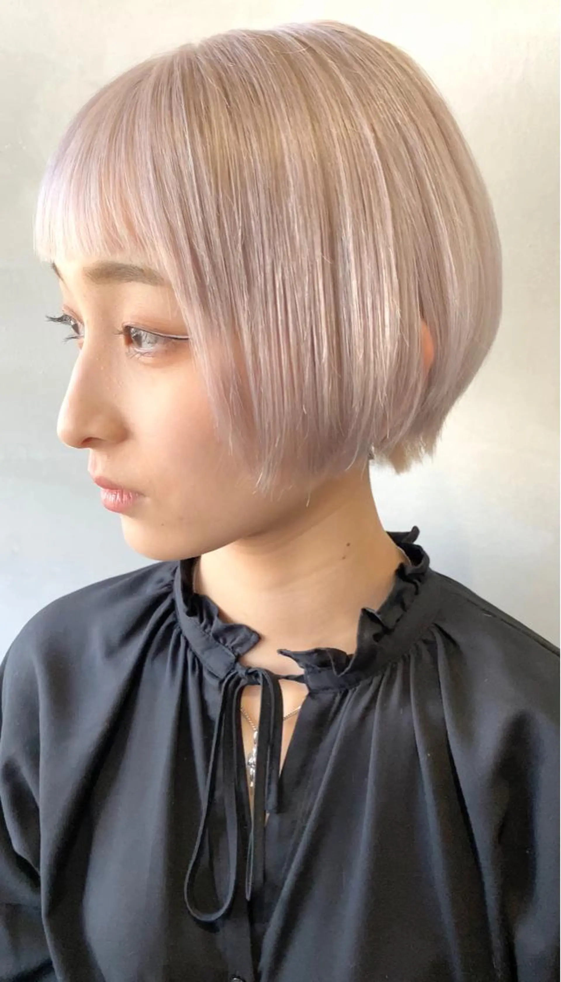 ショート カラー 艶ハイトーンブリーチ 🌈小林侑雅のヘアスタイル