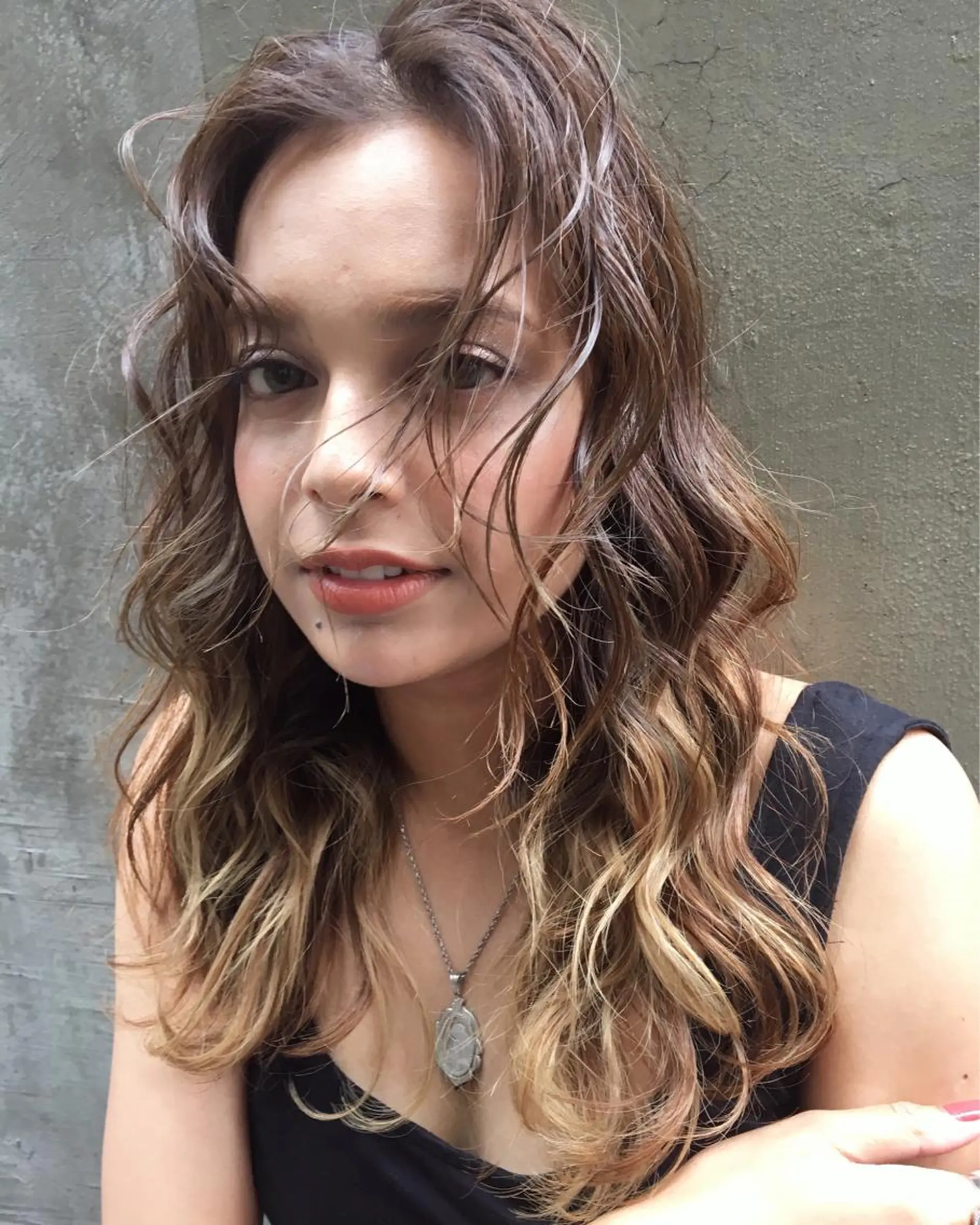 ロング カラー グラデーションカラー ハイライトカラー ハイライト カット ヘアカラー トリートメント volta∞knot所属・狩野 羅夢のヘアスタイル