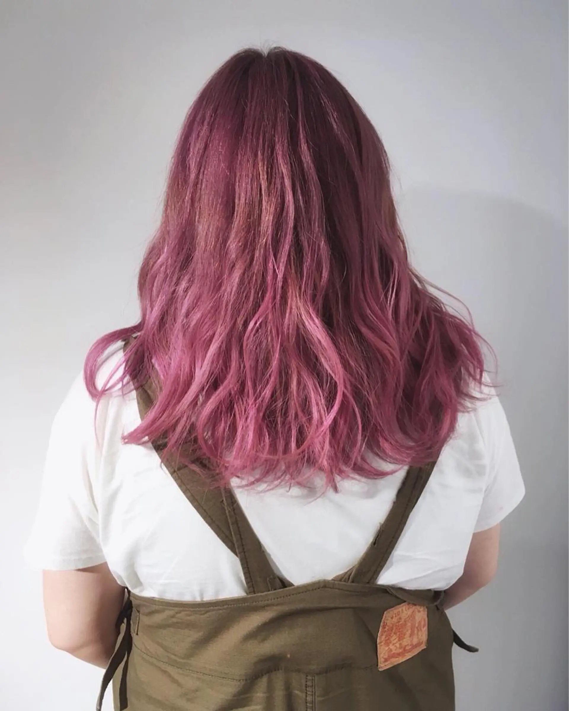 セミロング ヘアカラー ヨナイ チヒロのヘアスタイル