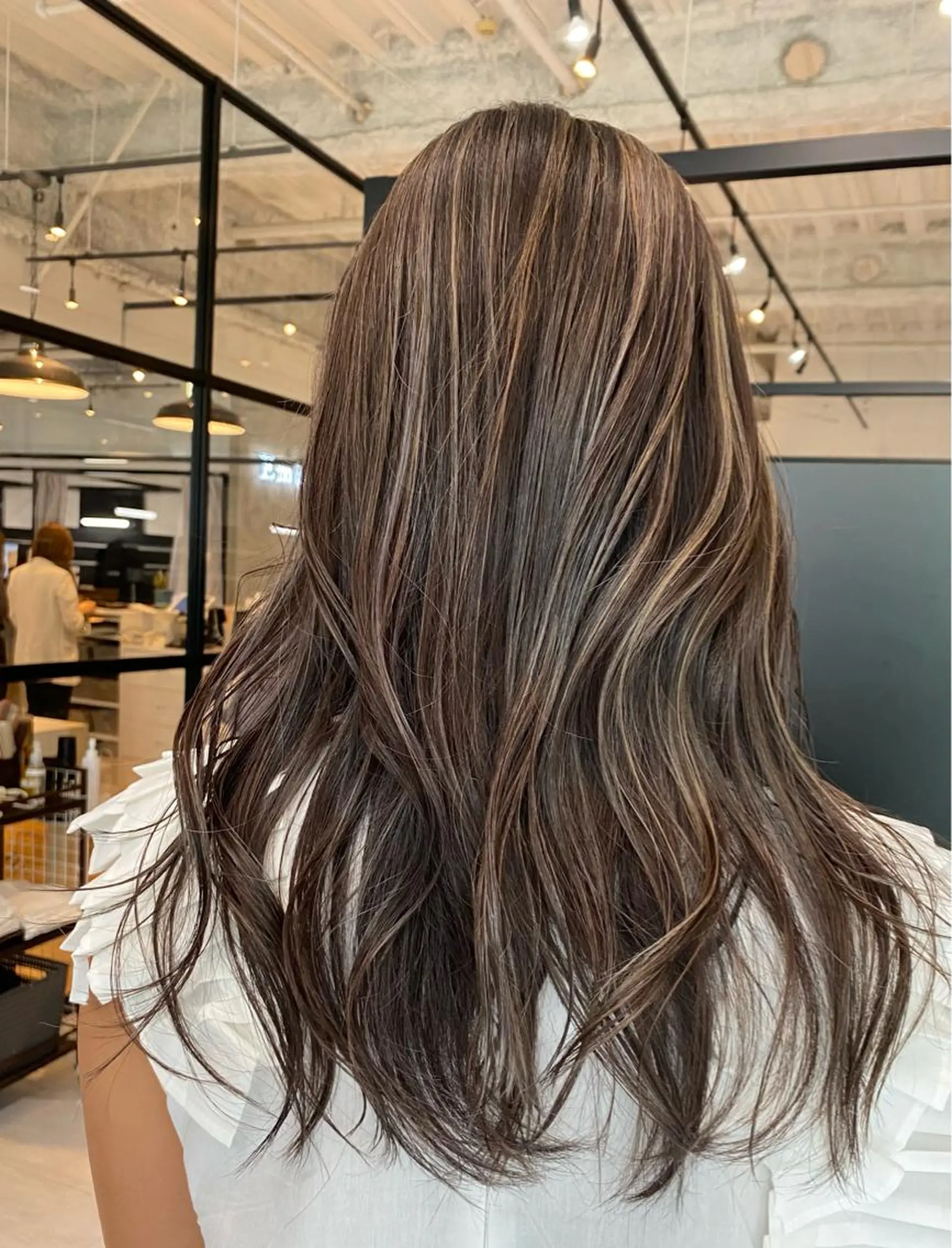 ロング カラー バレイヤージュ ベージュカラー ブリーチ ケアブリーチ デザインカラー カット ヘアカラー salowin梅田茶屋町suite所属・ハイトーンヘア/ 島崎　タクミのヘアスタイル