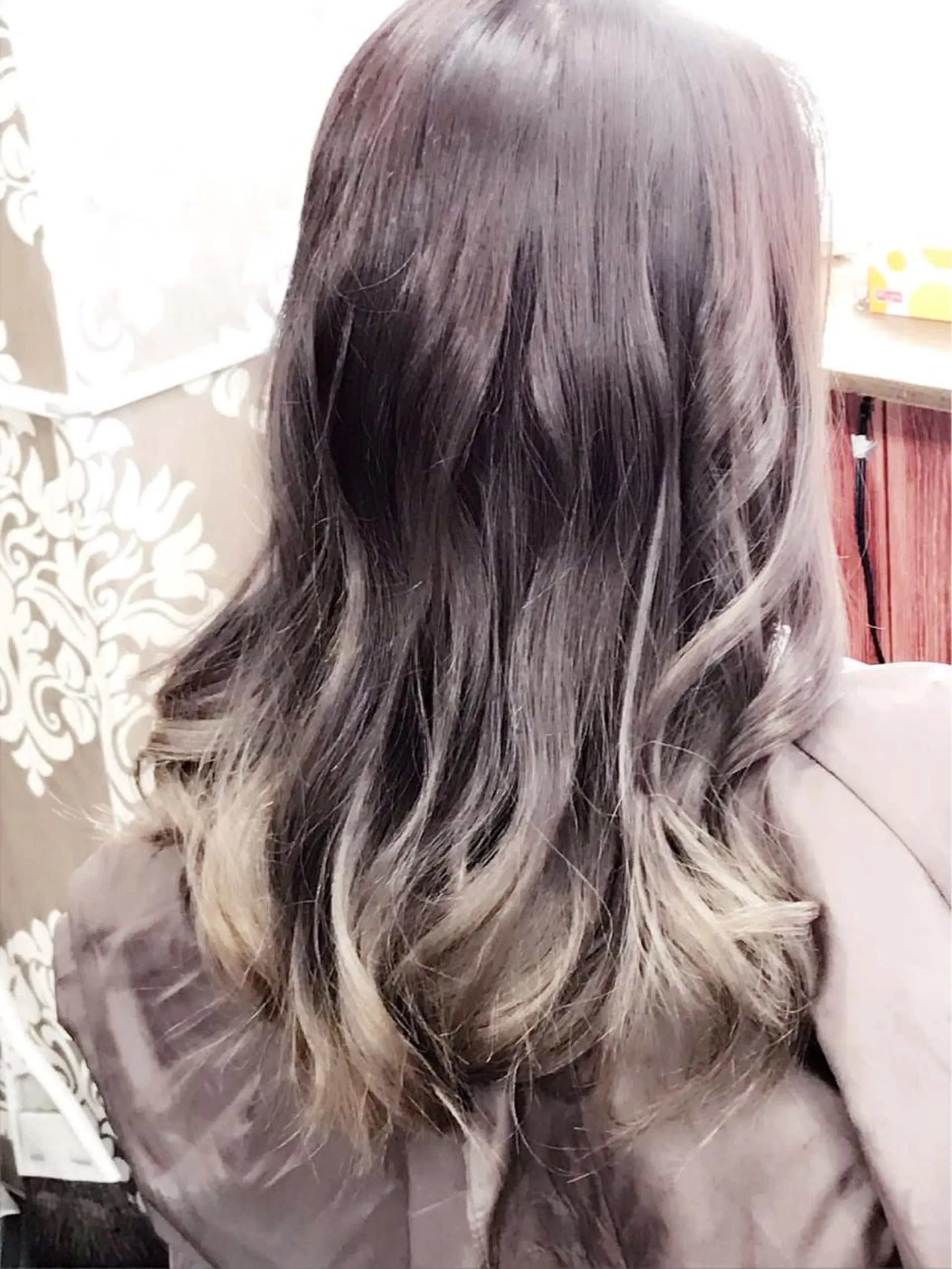 ロング カラー グラデーションカラー ヤナ マネージャーのヘアスタイル