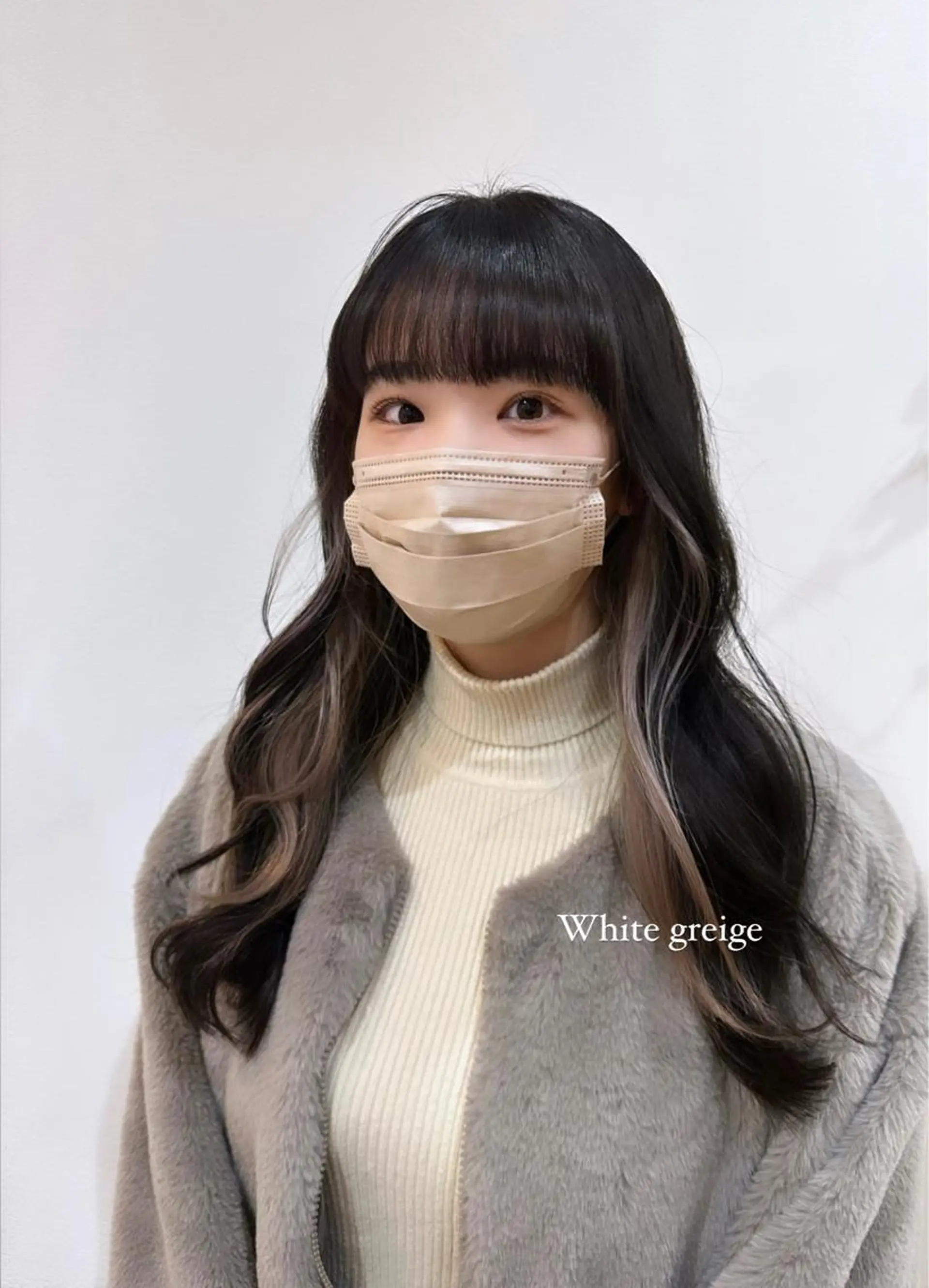 カラー 瀧優華白髪ぼかし 大人レイヤー🩵のヘアスタイル