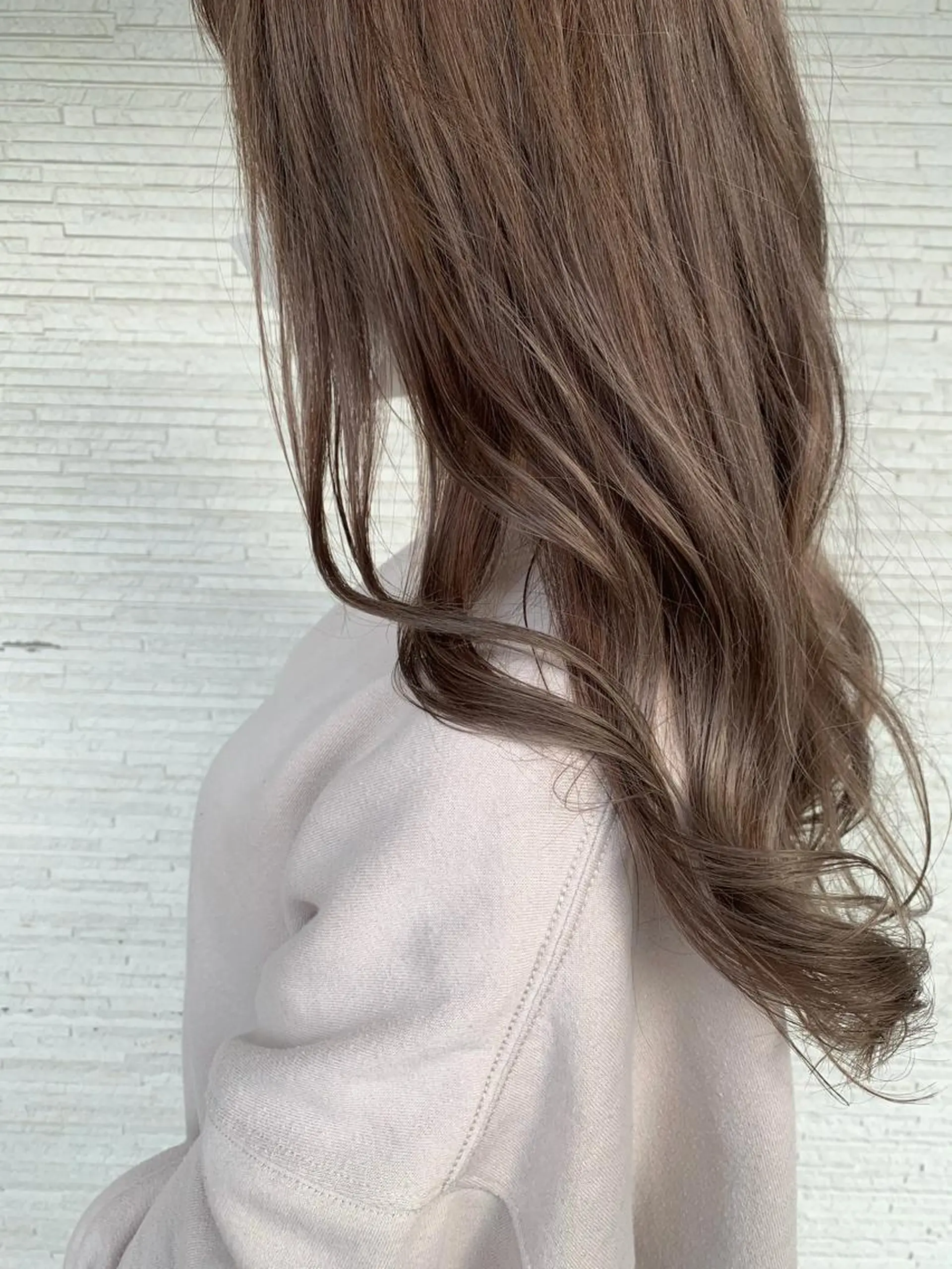 ロング カラー 金井愛華 【monolith】のヘアスタイル