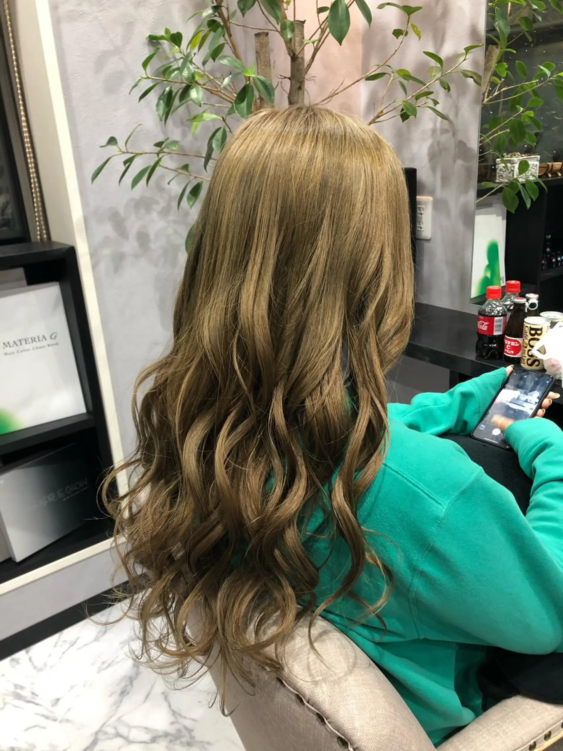 ロング カラー ヘアカラー FAVORE 【ファヴォーレ】のヘアスタイル