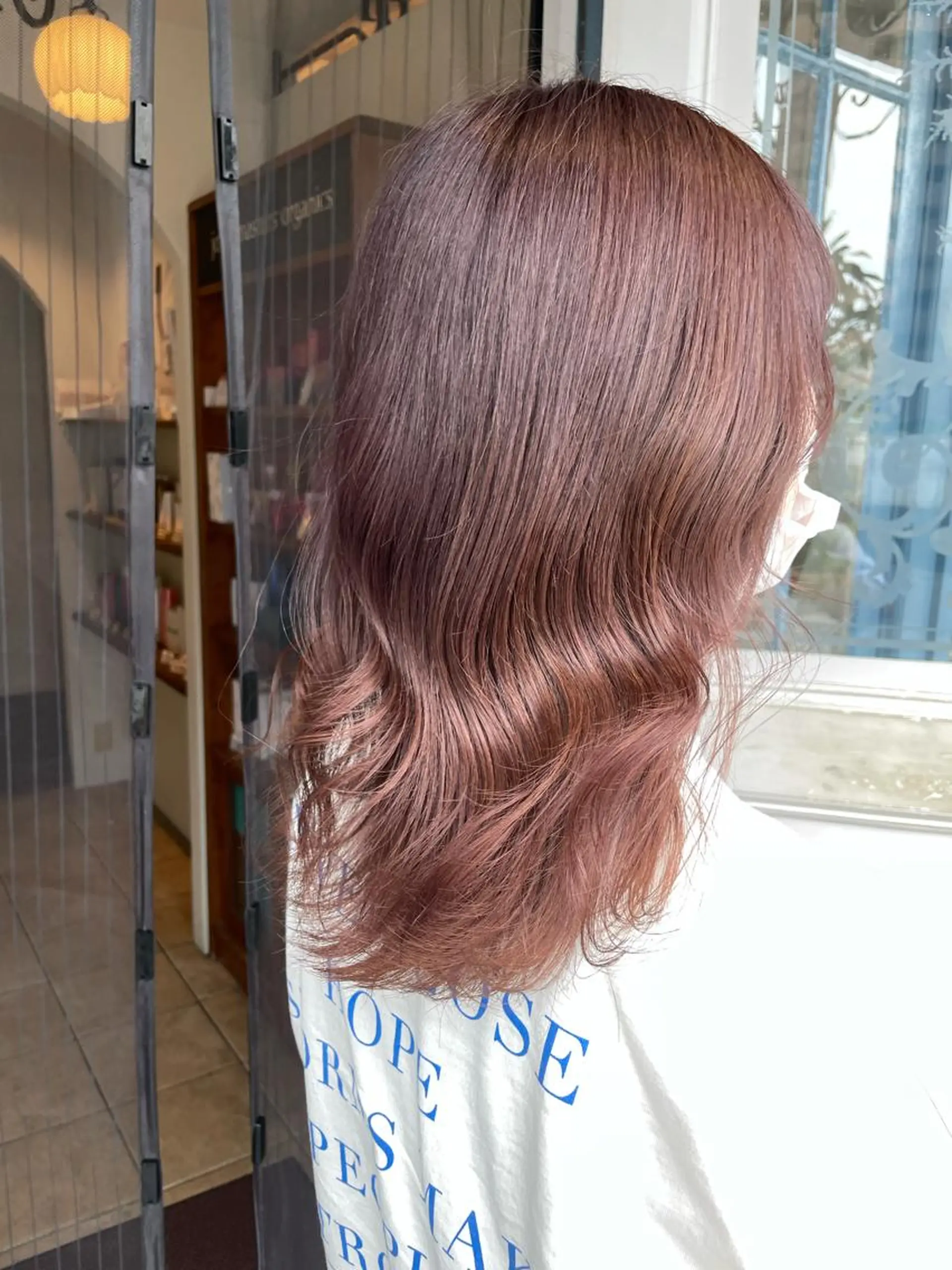 セミロング ブリーチ毛矯正.髪質 改善.髪にドラマをのヘアスタイル