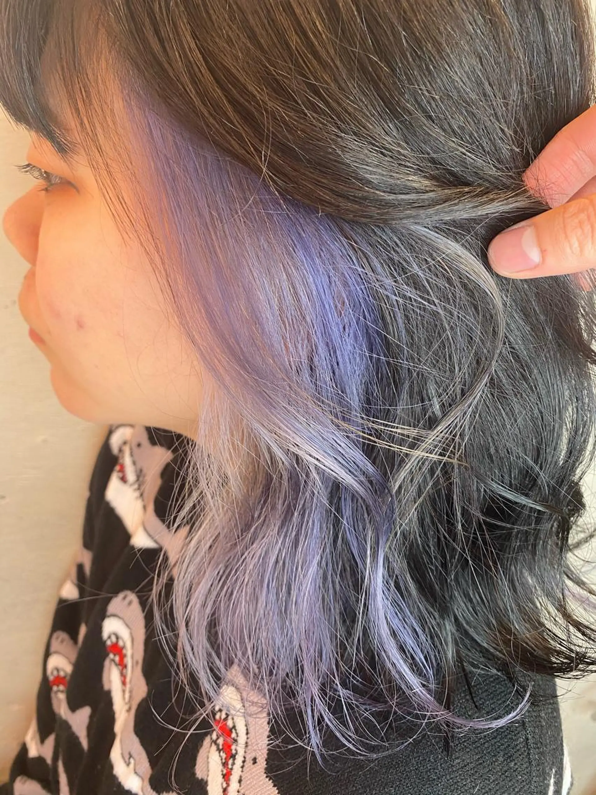 ミディアム カラー イヤリングカラー 推しカラー オタク美容師 山本のヘアスタイル