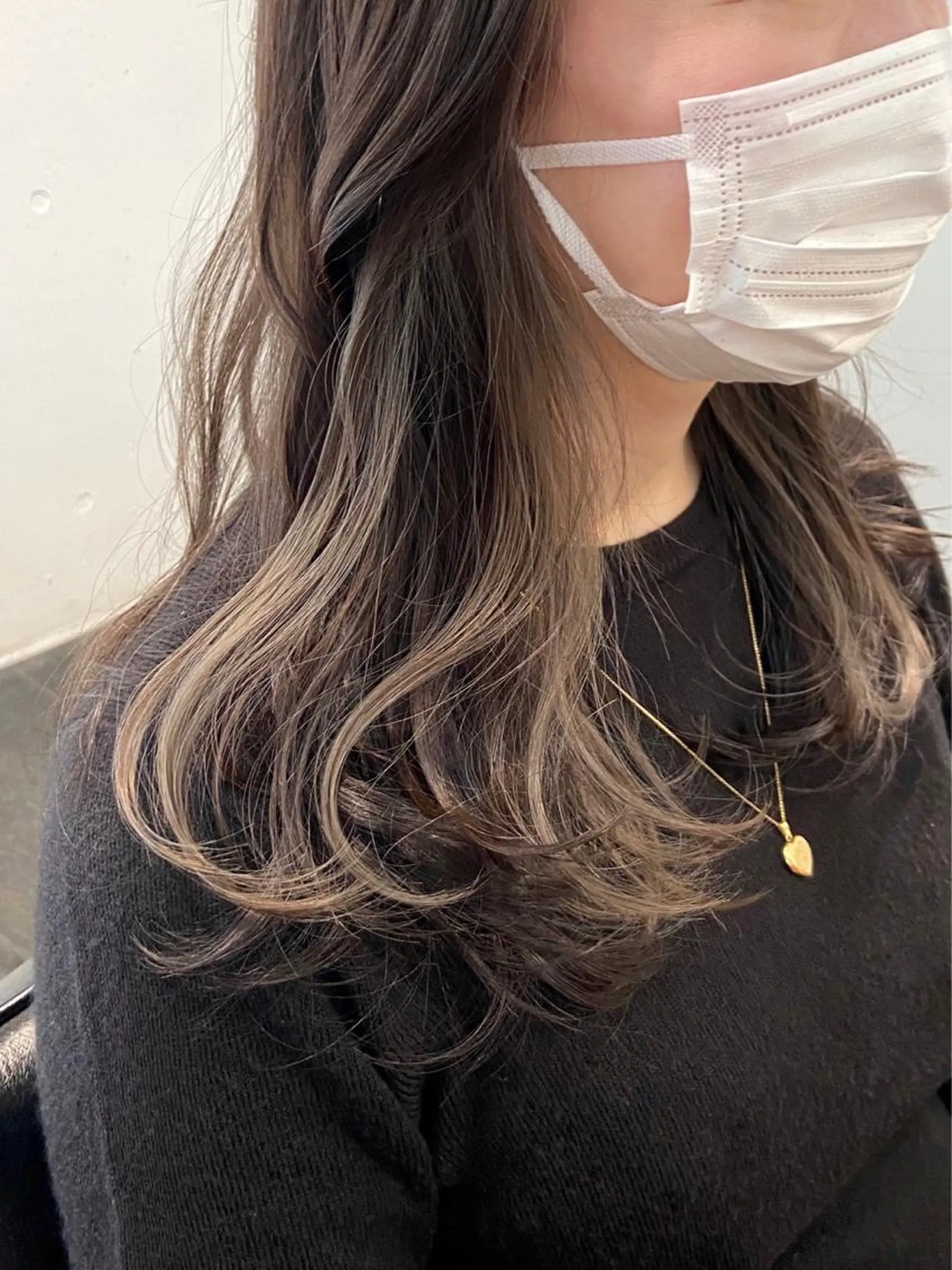 セミロング shiori ﾍﾞｰｼﾞｭｶﾗｰのヘアスタイル