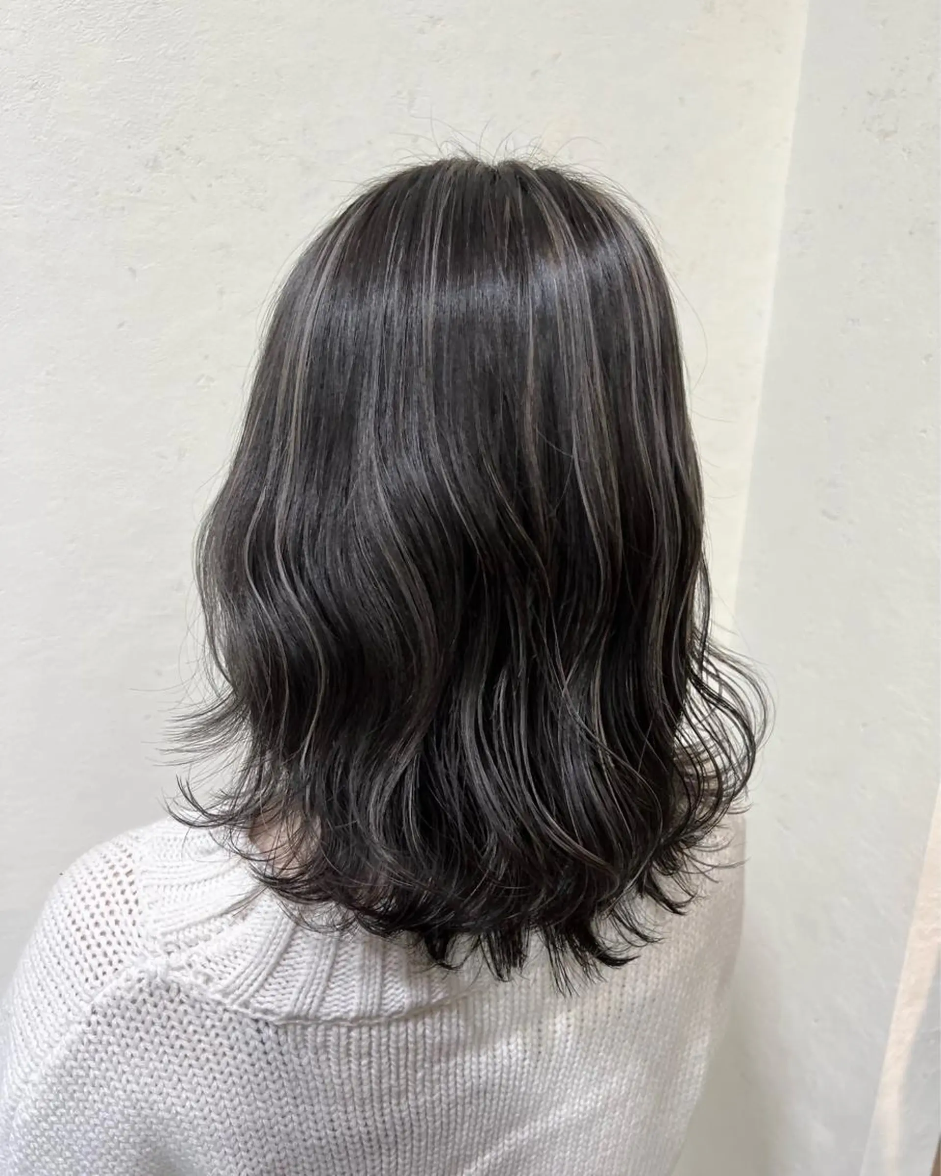 ミディアム カラー カット ヘアカラー トリートメント mana .のヘアスタイル