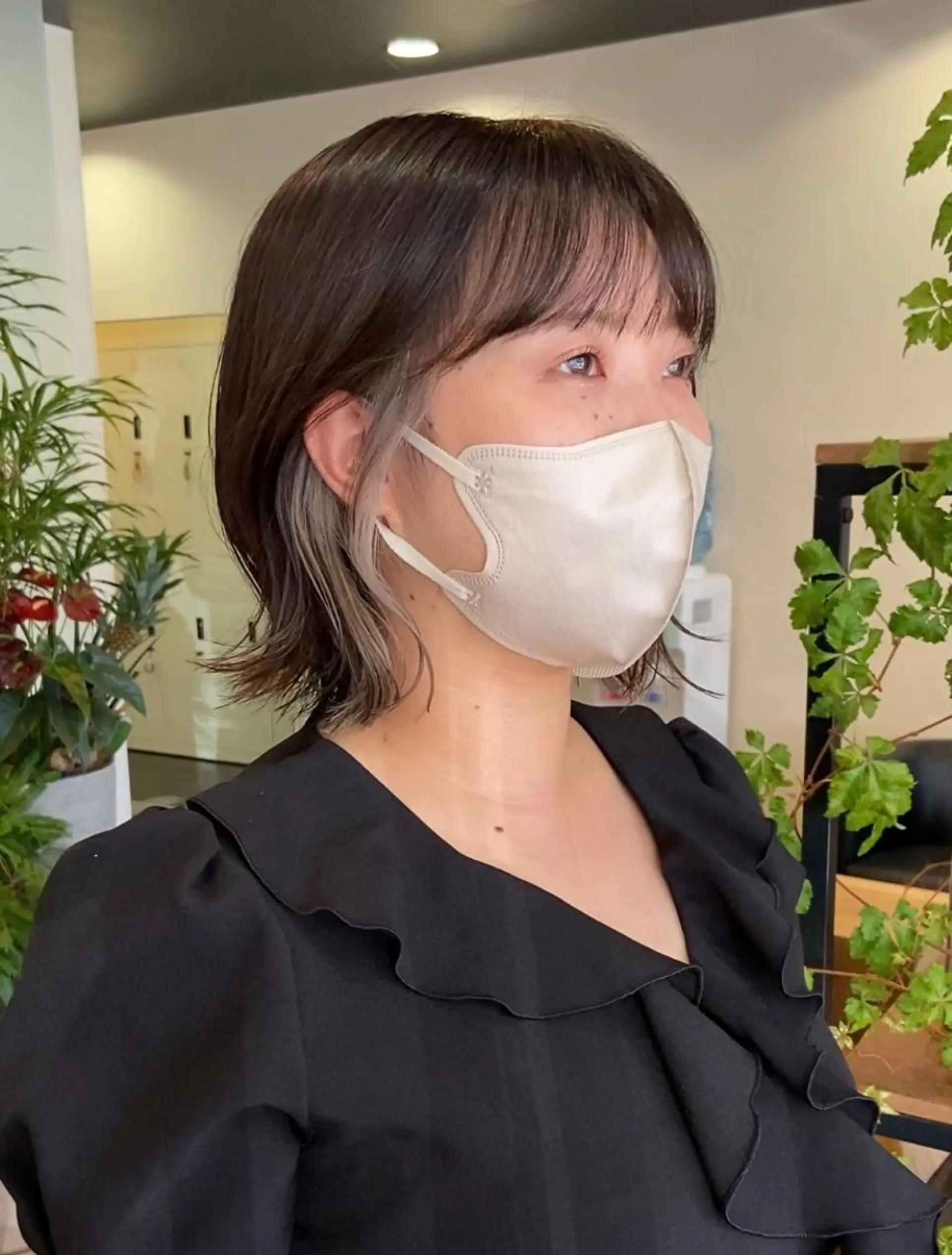 ミディアム カラー ベージュカラー ホワイトベージュ ボブ 外ハネヘア 髪質改善・縮毛・ 艶髪カラー　Maruのヘアスタイル