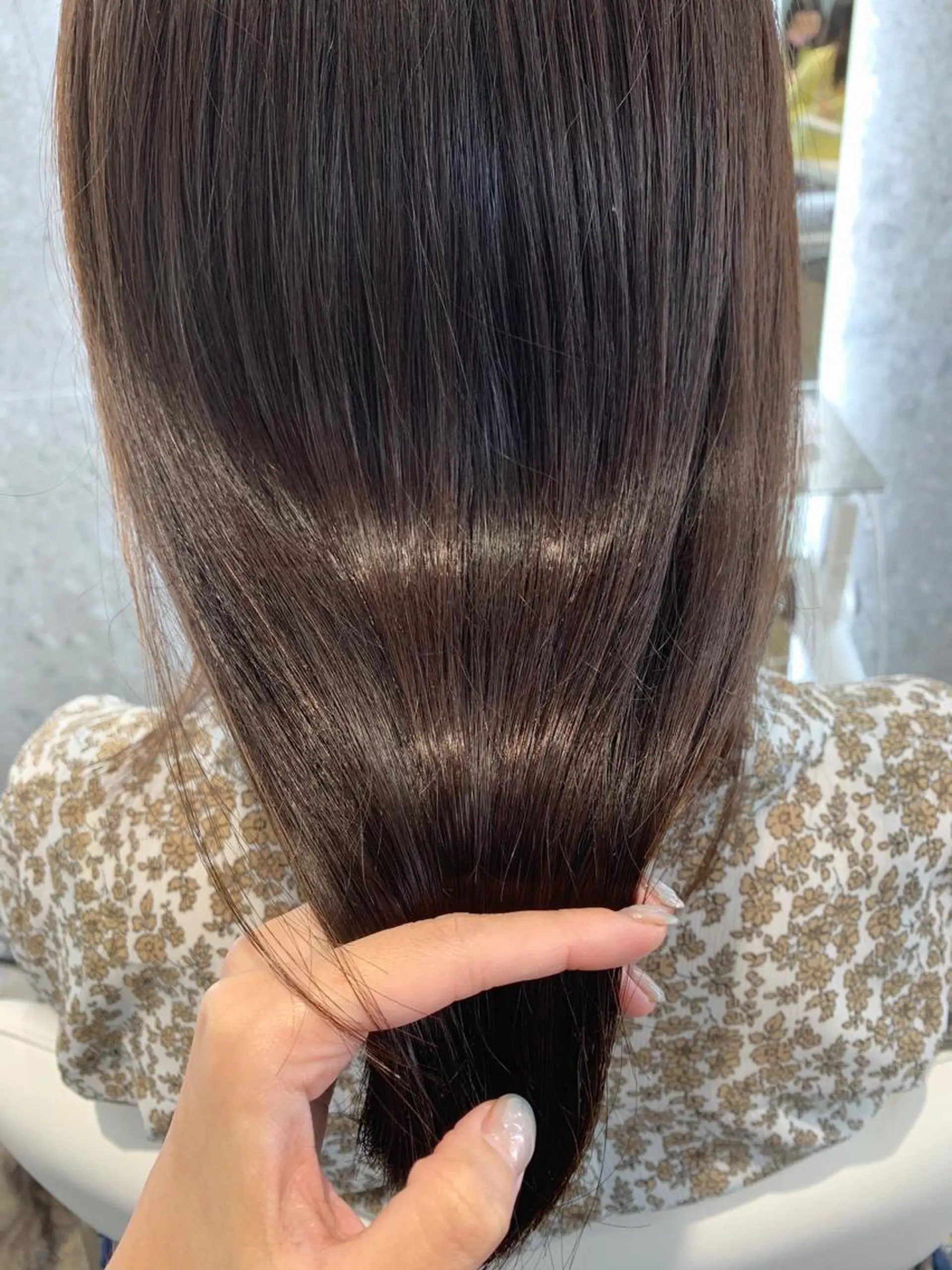 セミロング カラー 縮毛矯正 トリートメント トリートメント 山下 千明のヘアスタイル