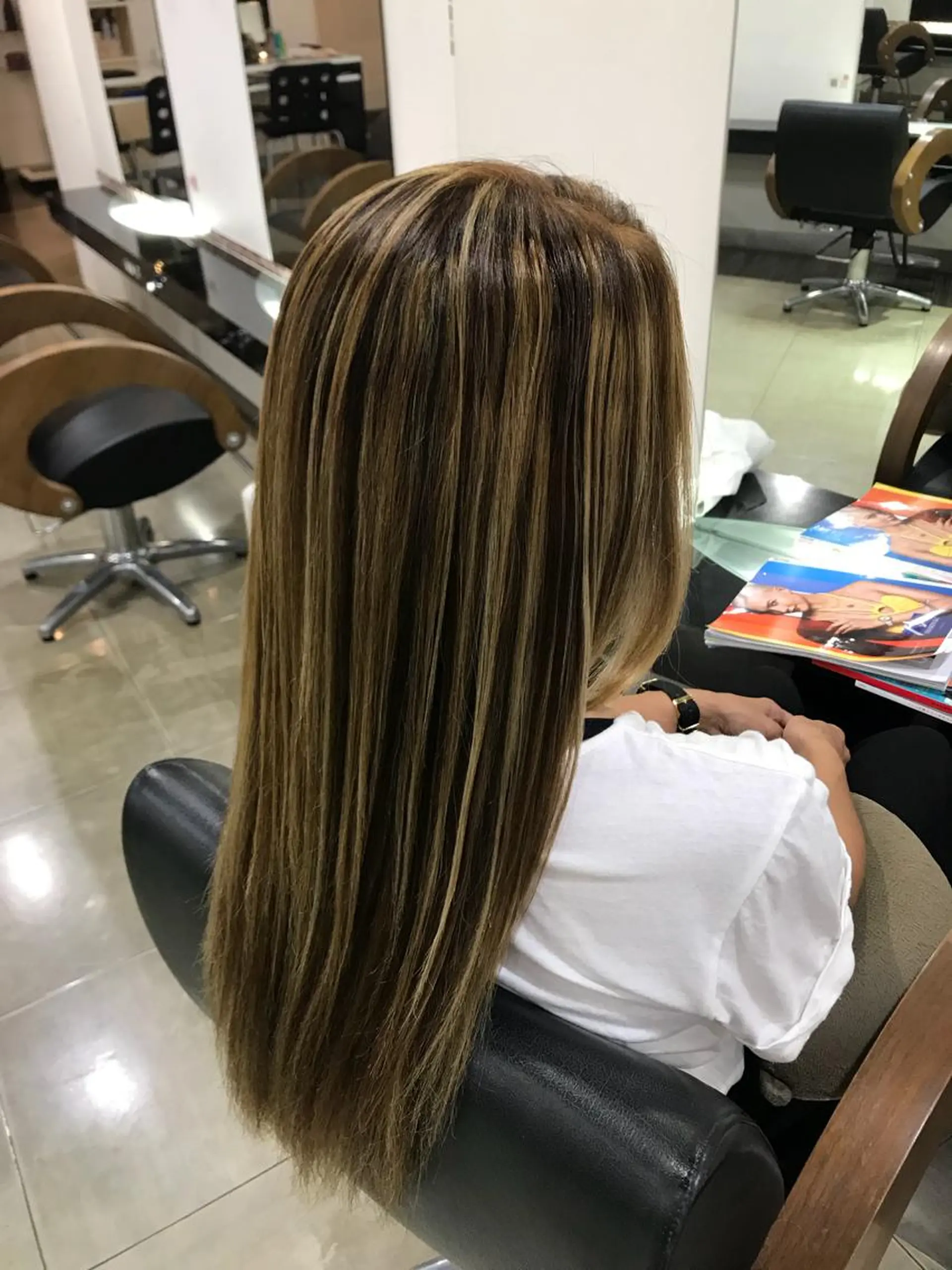 ロング カラー ヘアアレンジ ハイライトカラー シルバー ハイライト 烏山 達也のヘアスタイル