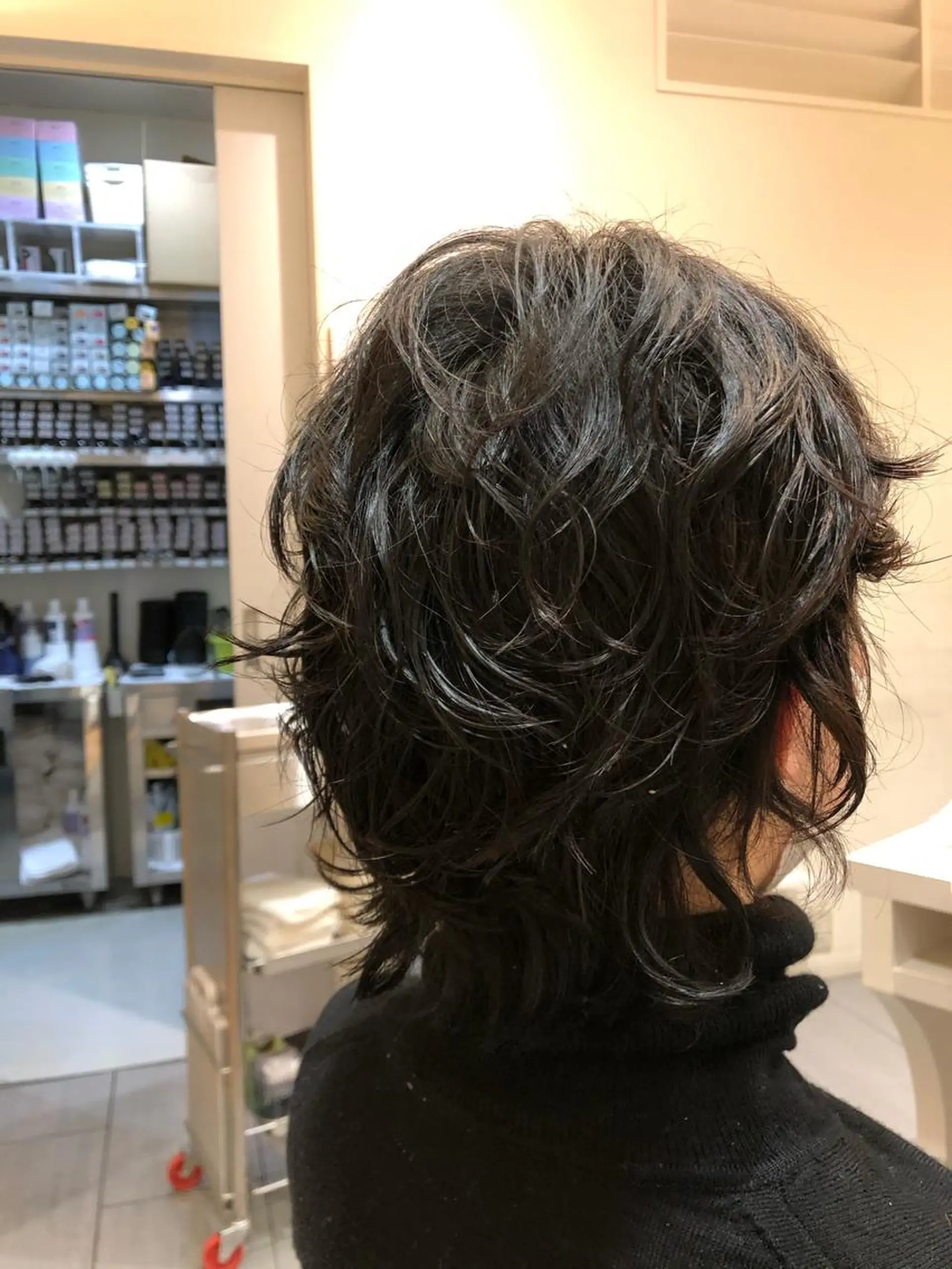 ショート パーマ ショートヘア ウルフカット コテ巻きパーマ 阪上 沙織のヘアスタイル