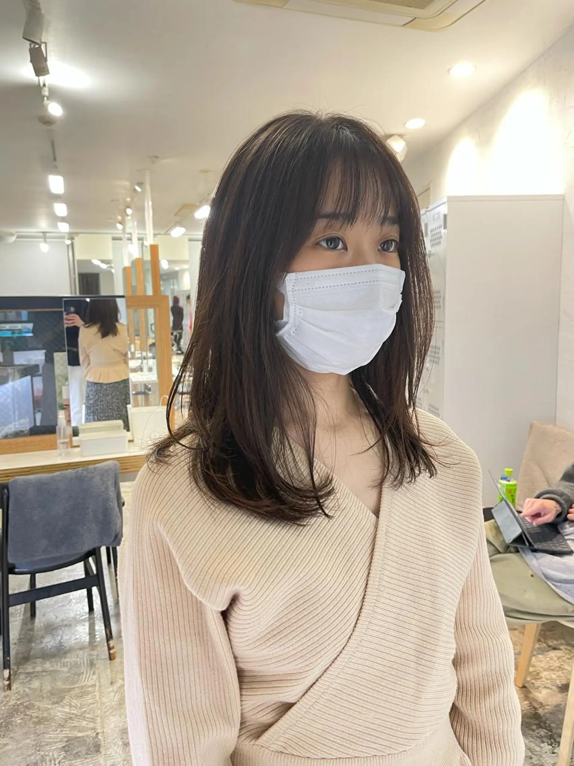 ミディアム レイヤーカット カット トリートメント 透明感カラー 大人グレージュ有村のヘアスタイル