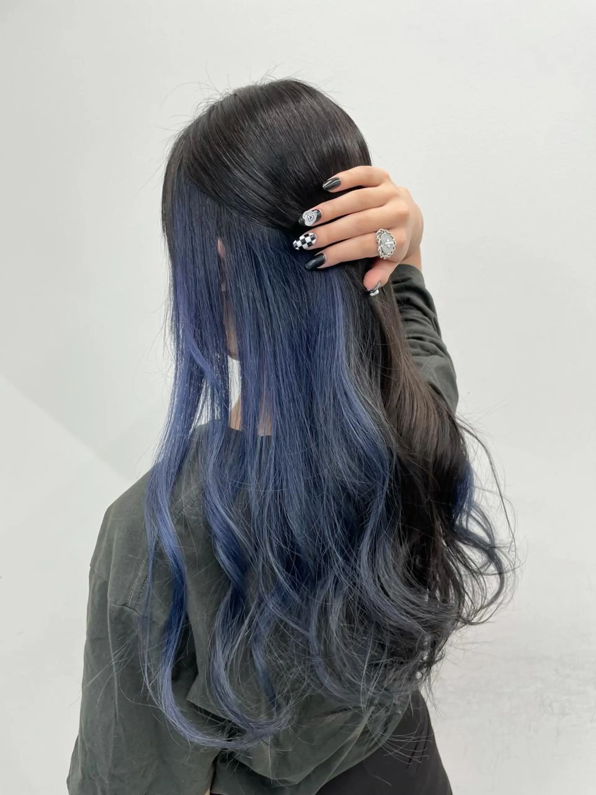 セミロング カラー ヘアアレンジ ブリーチ ブルーカラー インナーカラー 🦄インナーカラー 🦄貫井彩花のヘアスタイル
